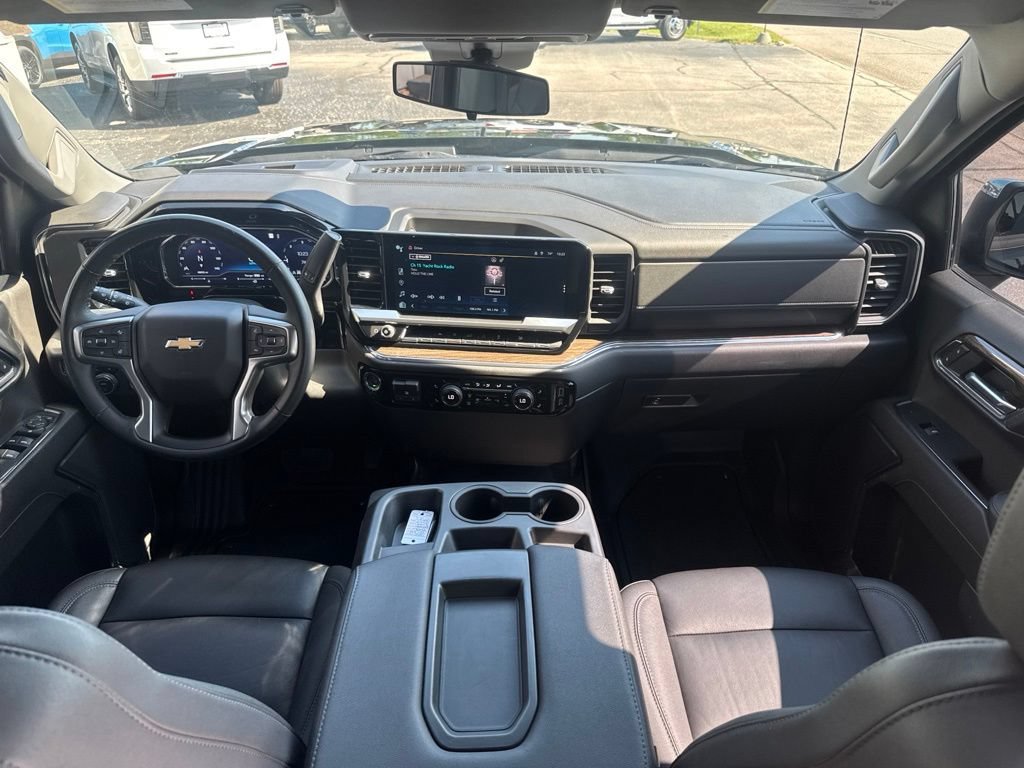 Used 2023 Chevrolet Silverado 1500 LT w/ Leather Package AWD/4WD image 28