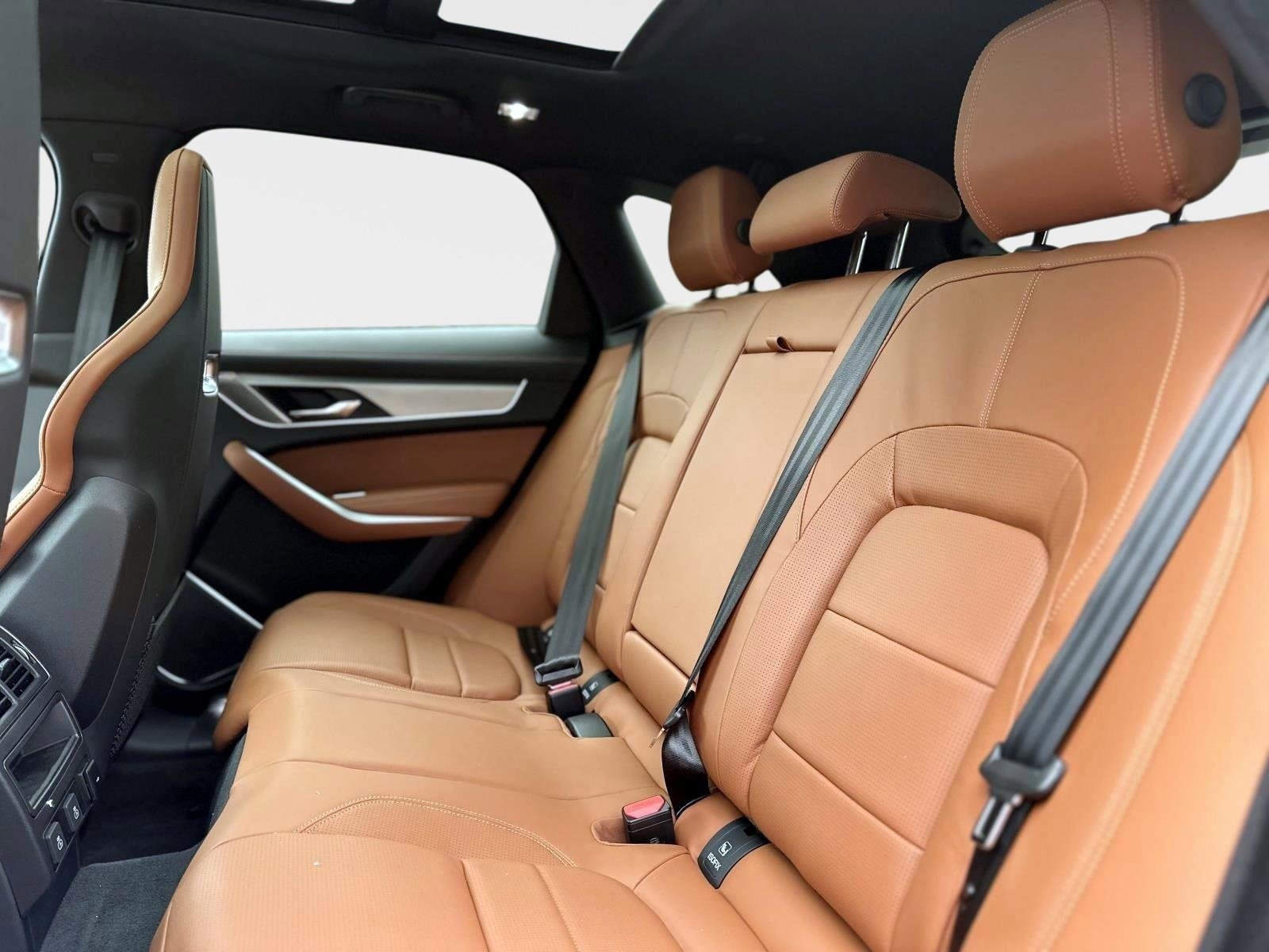 New 2026 Jaguar F-PACE R-Dynamic S AWD/4WD image 9