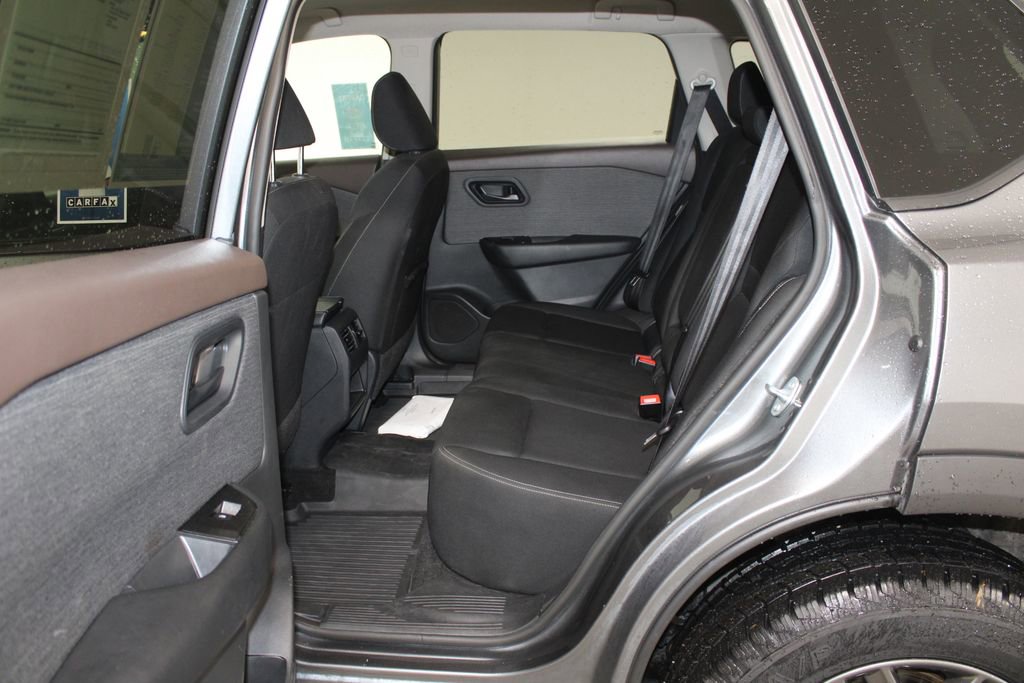 Used 2023 Nissan Rogue S image 23