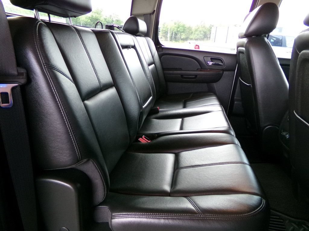 Used 2011 GMC Sierra 3500 SLT w/ SLT Convenience Package AWD/4WD image 14