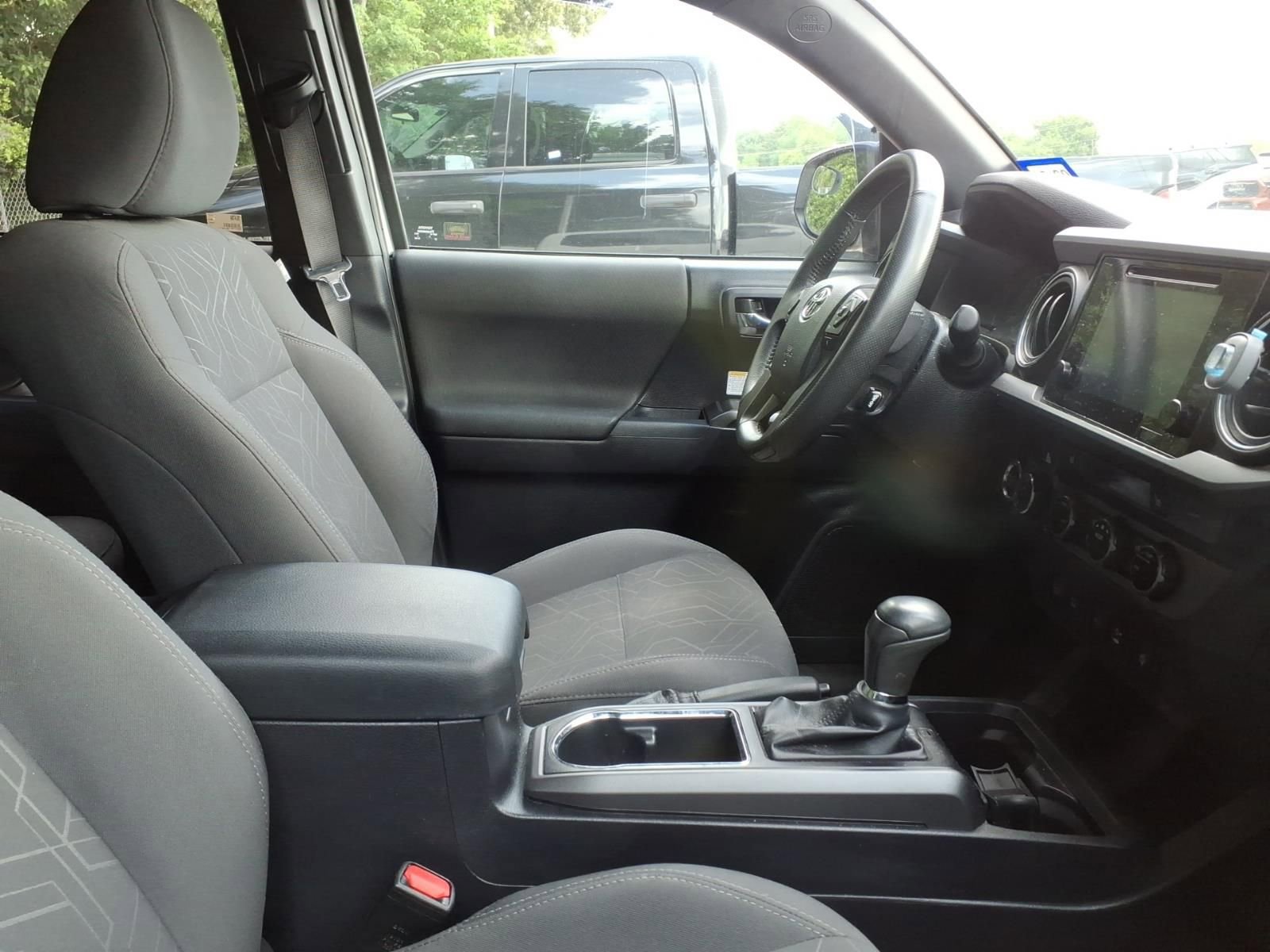 Used 2017 Toyota Tacoma TRD Off-Road w/ Premium & Technology Package image 9