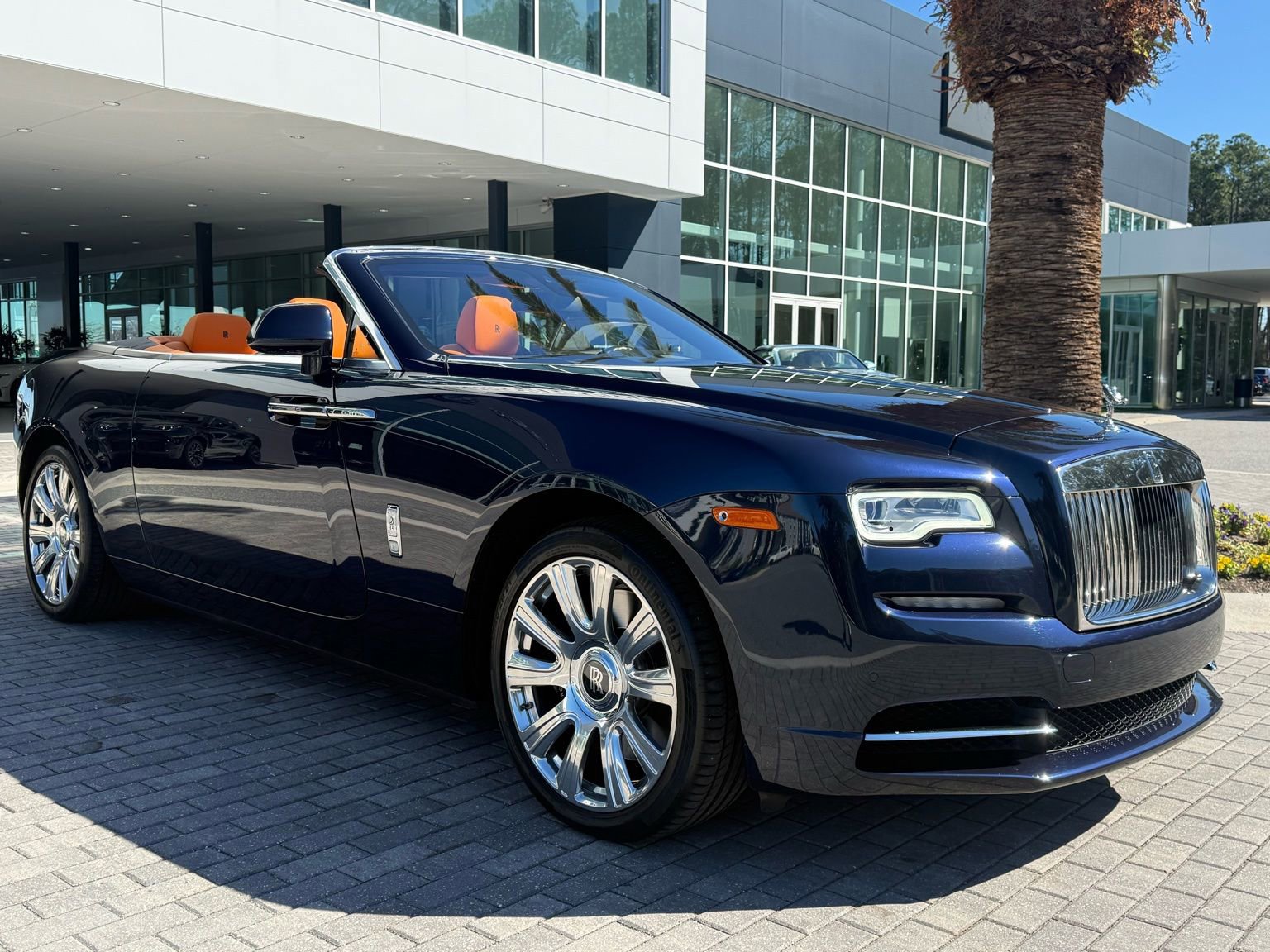 Used 2018 Rolls-Royce Dawn image 48