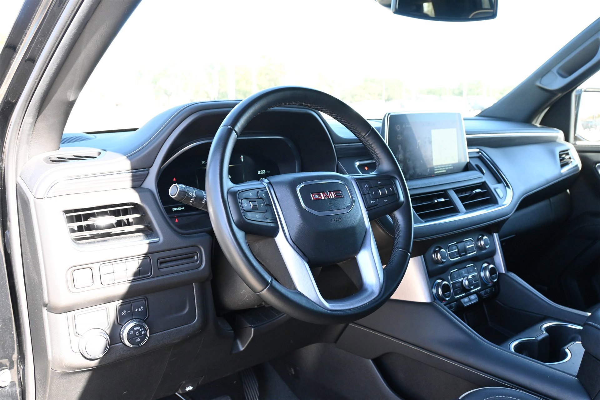 Used 2024 GMC Yukon SLT image 17