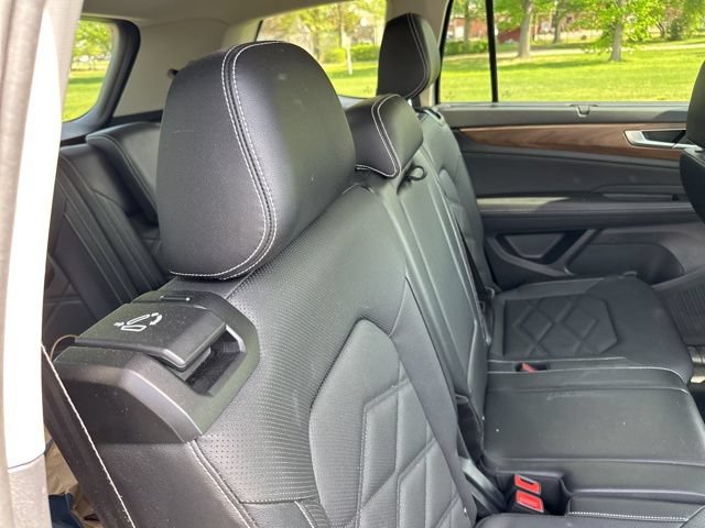 Used 2025 Volkswagen Atlas SE AWD/4WD image 23