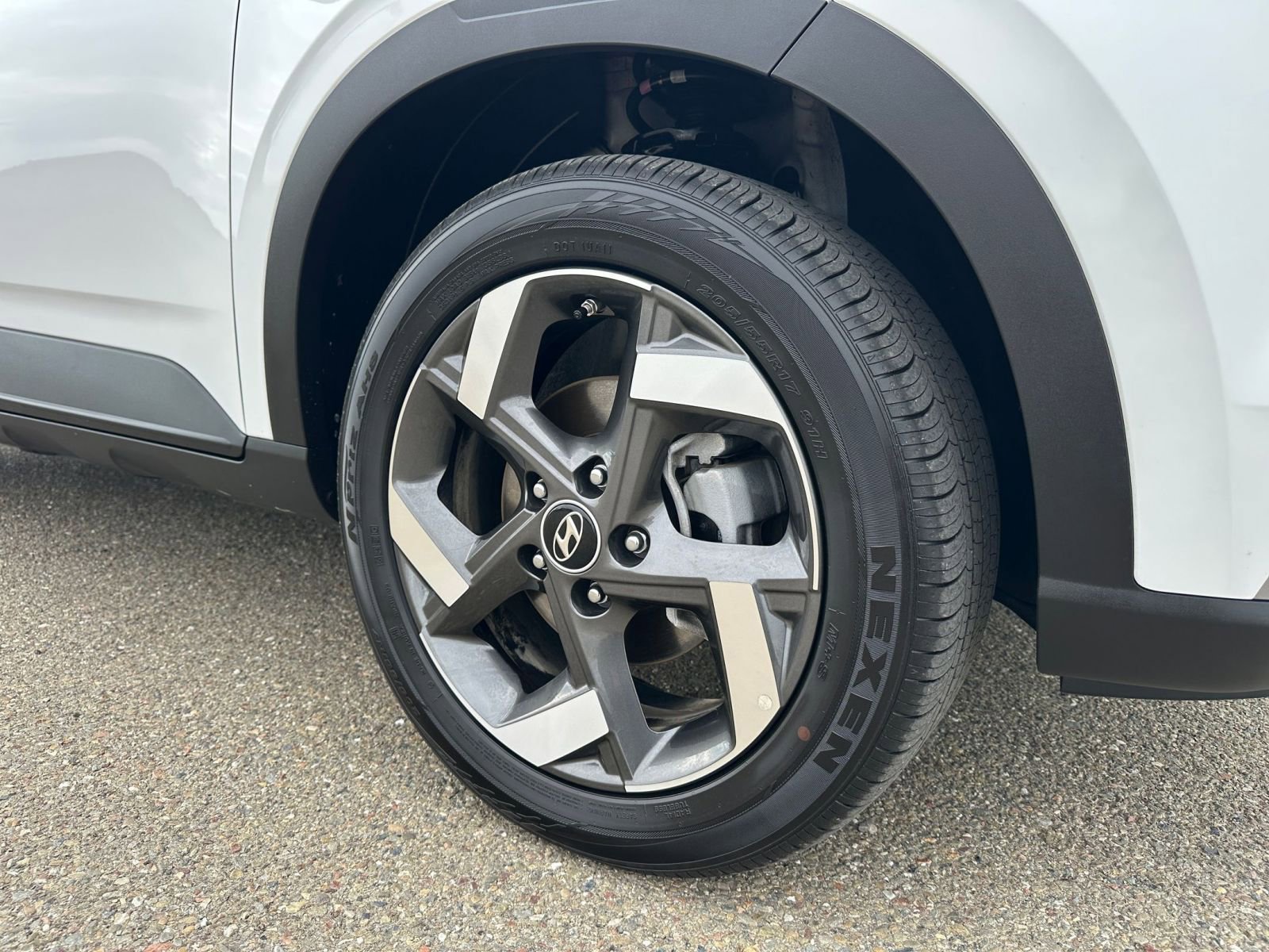 Used 2025 Hyundai Venue SEL image 31