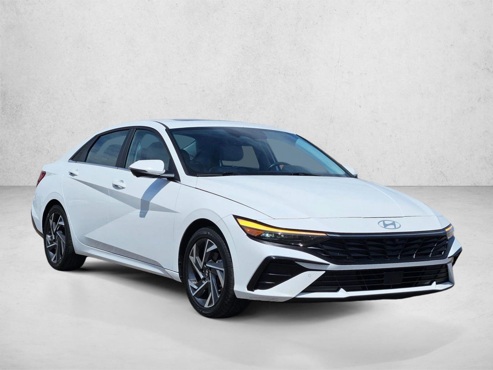 Used 2024 Hyundai Elantra Limited FWD image 3