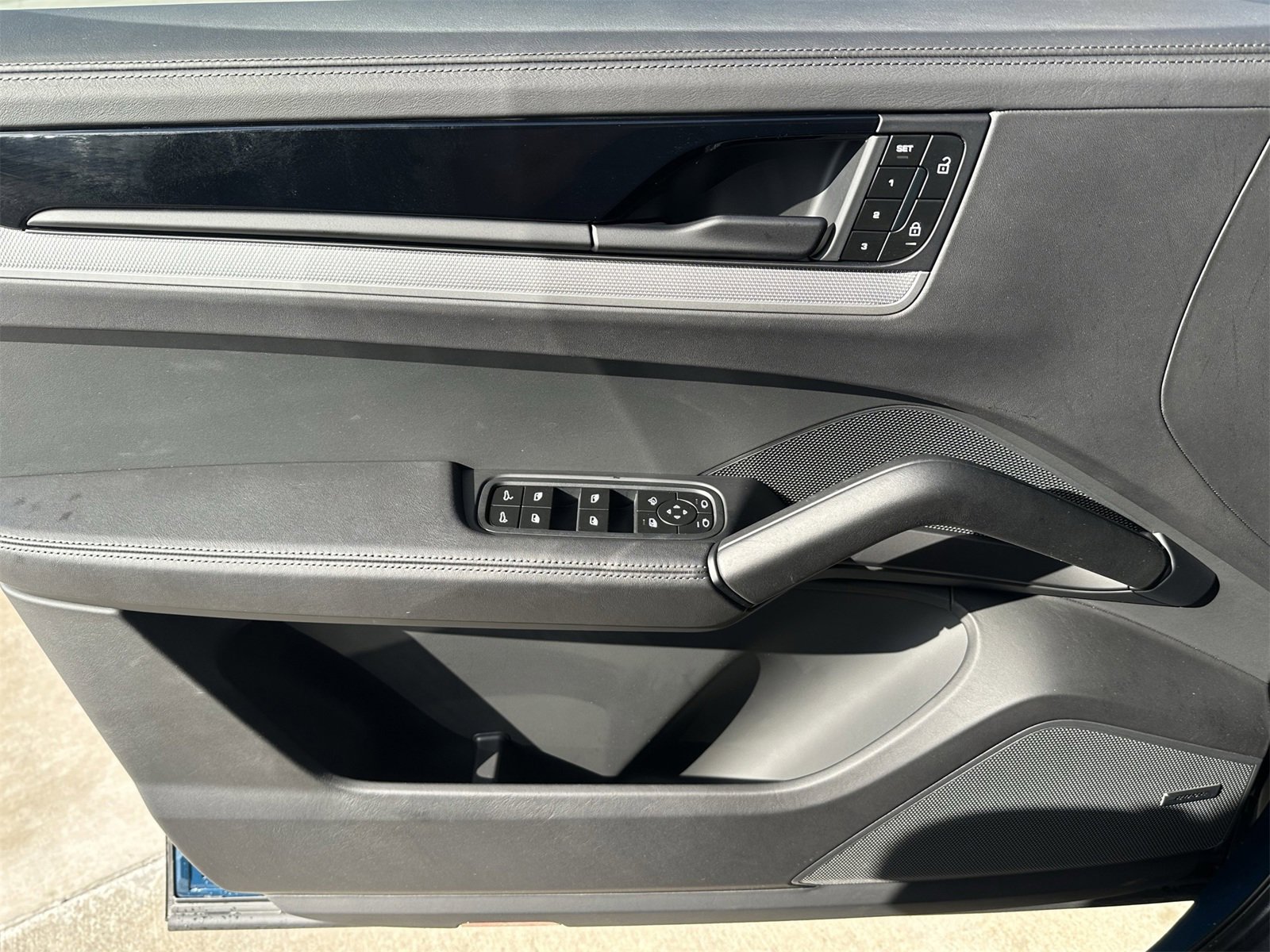 Certified 2024 Porsche Cayenne Coupe image 15