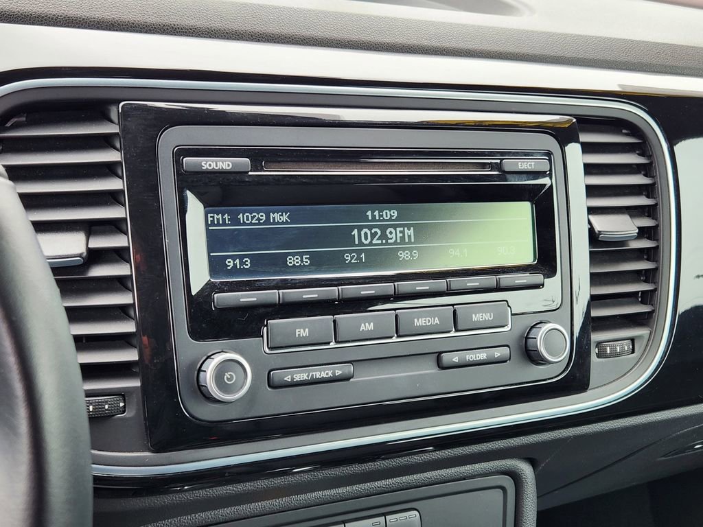 Used 2013 Volkswagen Beetle 2.5 image 21