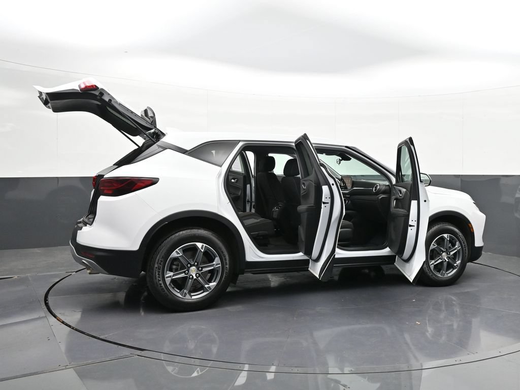 Used 2023 Chevrolet Blazer LT AWD/4WD image 37