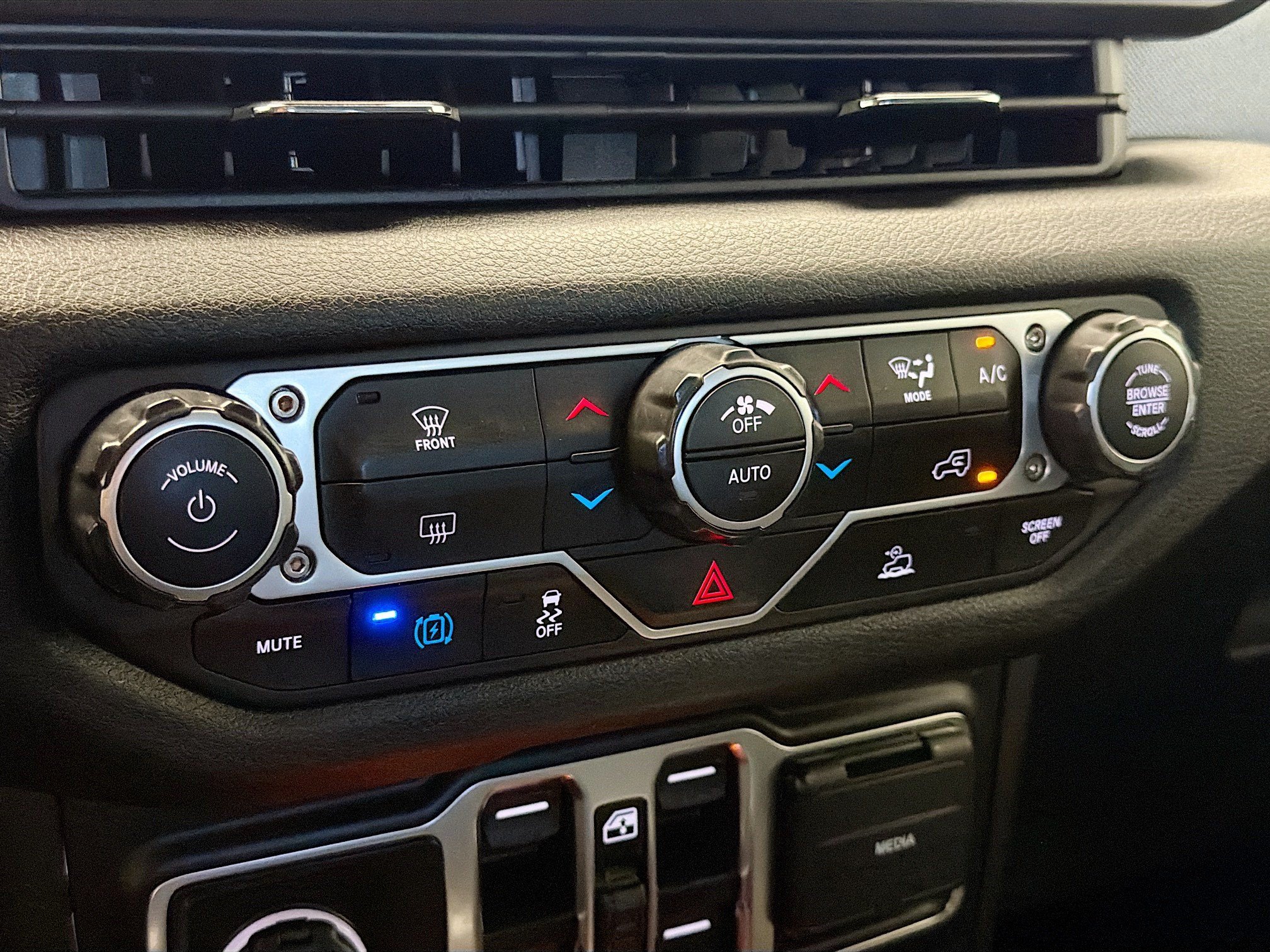 Used 2024 Jeep Wrangler Unlimited AWD/4WD image 10