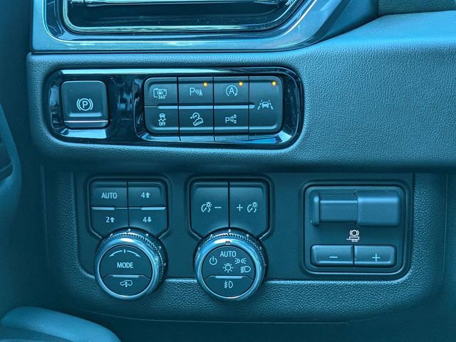 Used 2025 GMC Yukon XL AT4 w/ AT4 Premium Plus Package AWD/4WD image 30