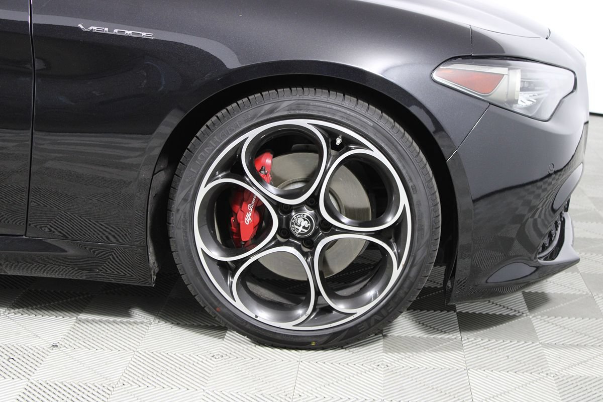 Used 2023 Alfa Romeo Giulia Veloce RWD image 9