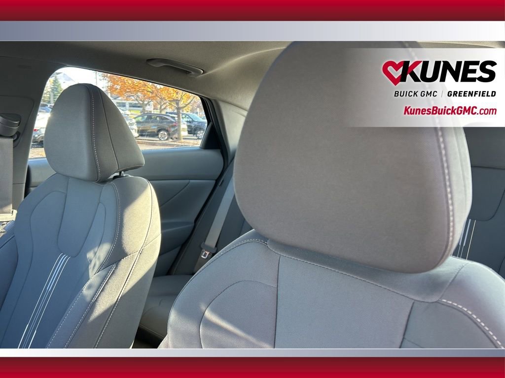 Used 2025 Hyundai Elantra SEL image 17