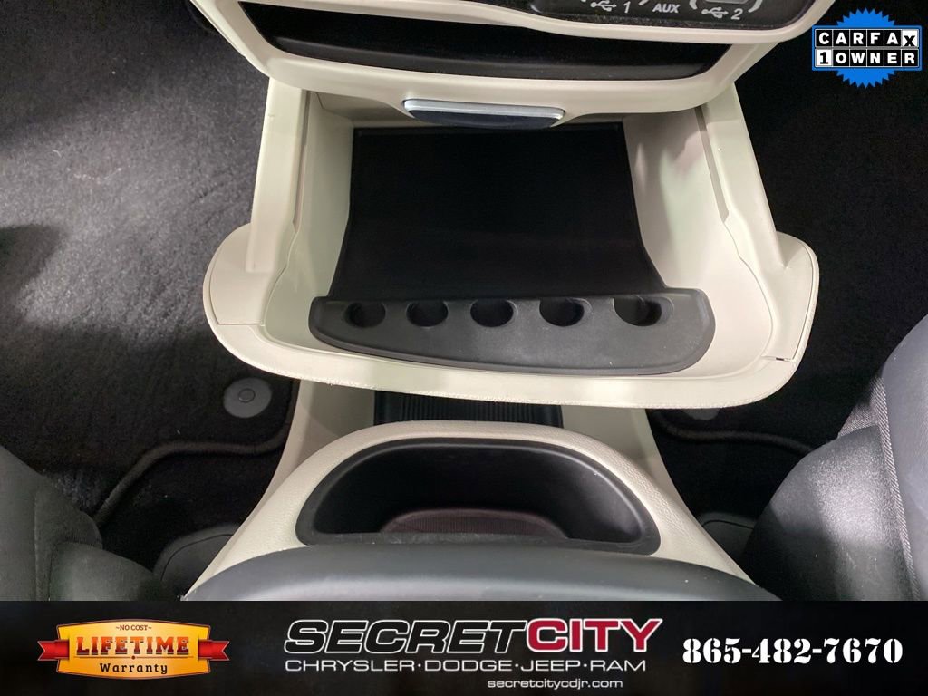 Used 2024 Chrysler Pacifica Touring-L image 23