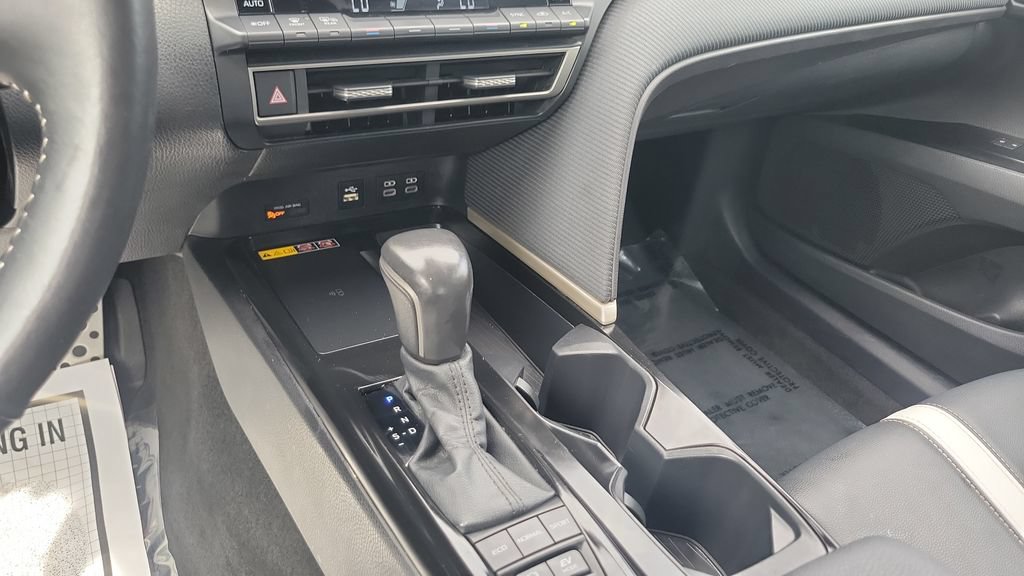 Used 2025 Toyota Camry SE FWD image 18