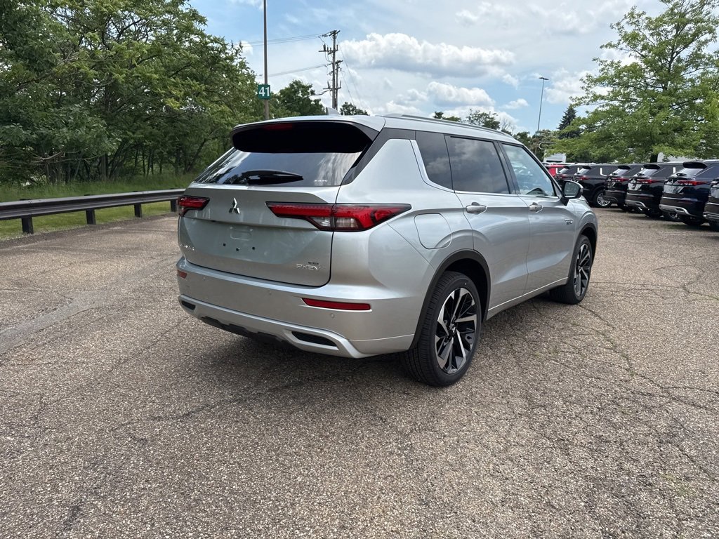 New 2025 Mitsubishi Outlander SEL image 7
