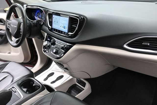 Used 2023 Chrysler Pacifica Touring-L FWD image 31