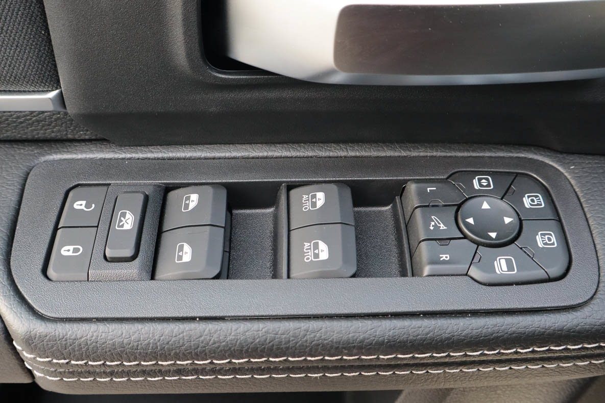 New 2027 RAM 3500 Big Horn AWD/4WD image 13