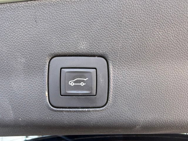 Certified 2025 Chevrolet TrailBlazer LT w/ Convenience Package FWD image 9