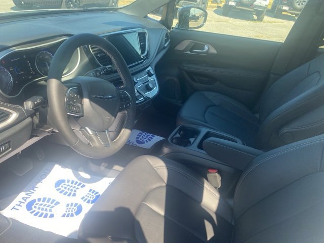 New 2026 Chrysler Pacifica Select image 15