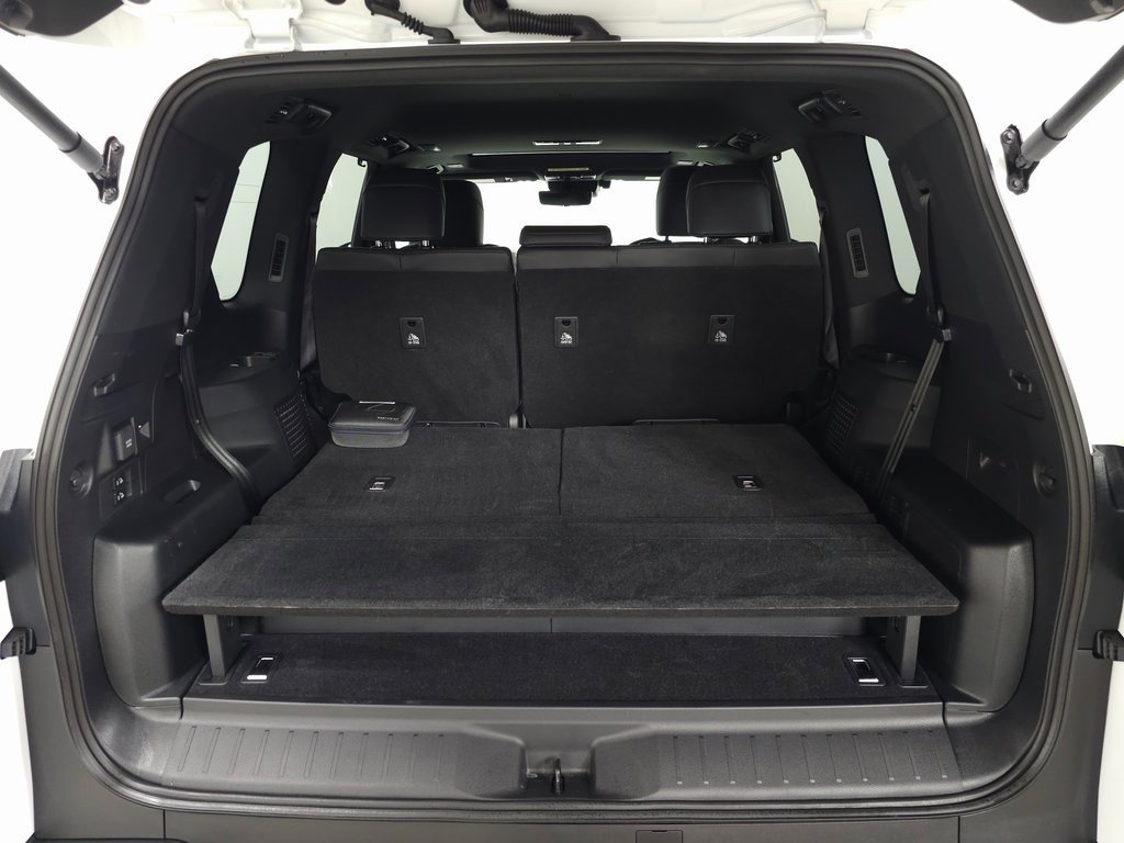 Used 2025 Lexus LX 700h F Sport image 6