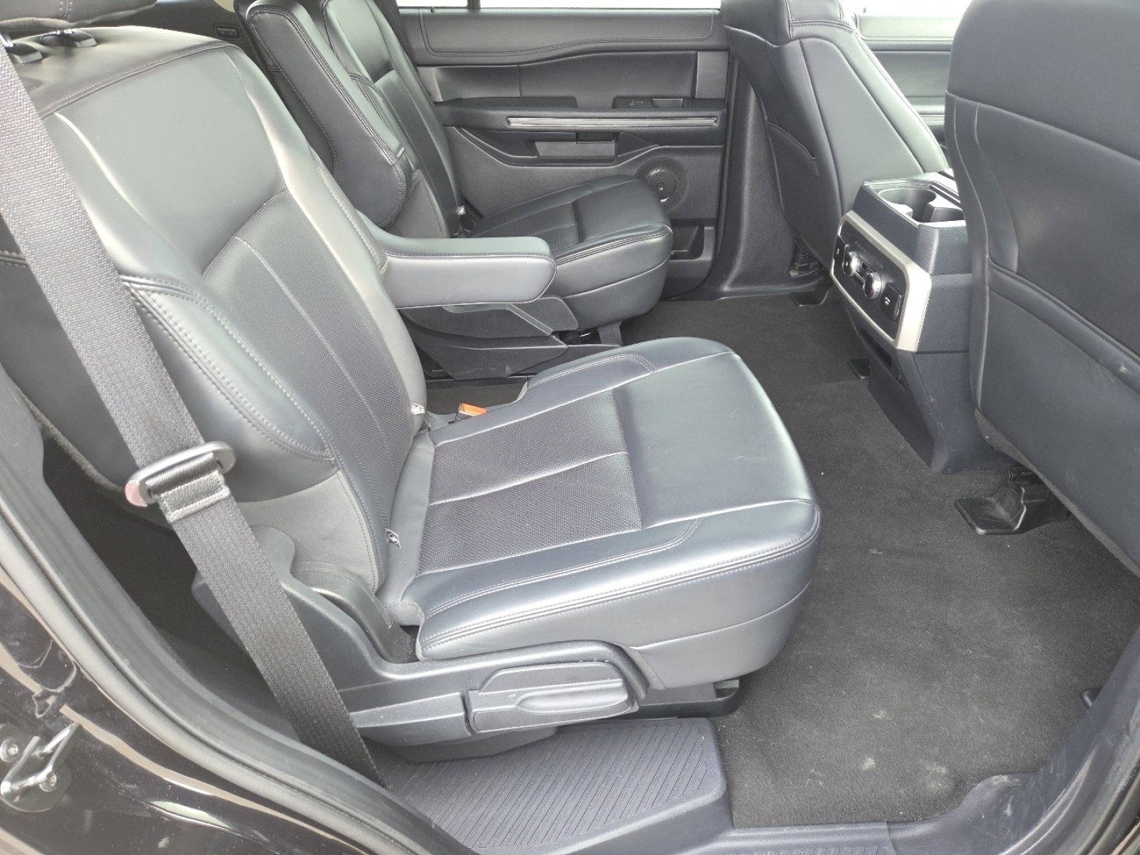 Used 2024 Ford Expedition XLT image 22