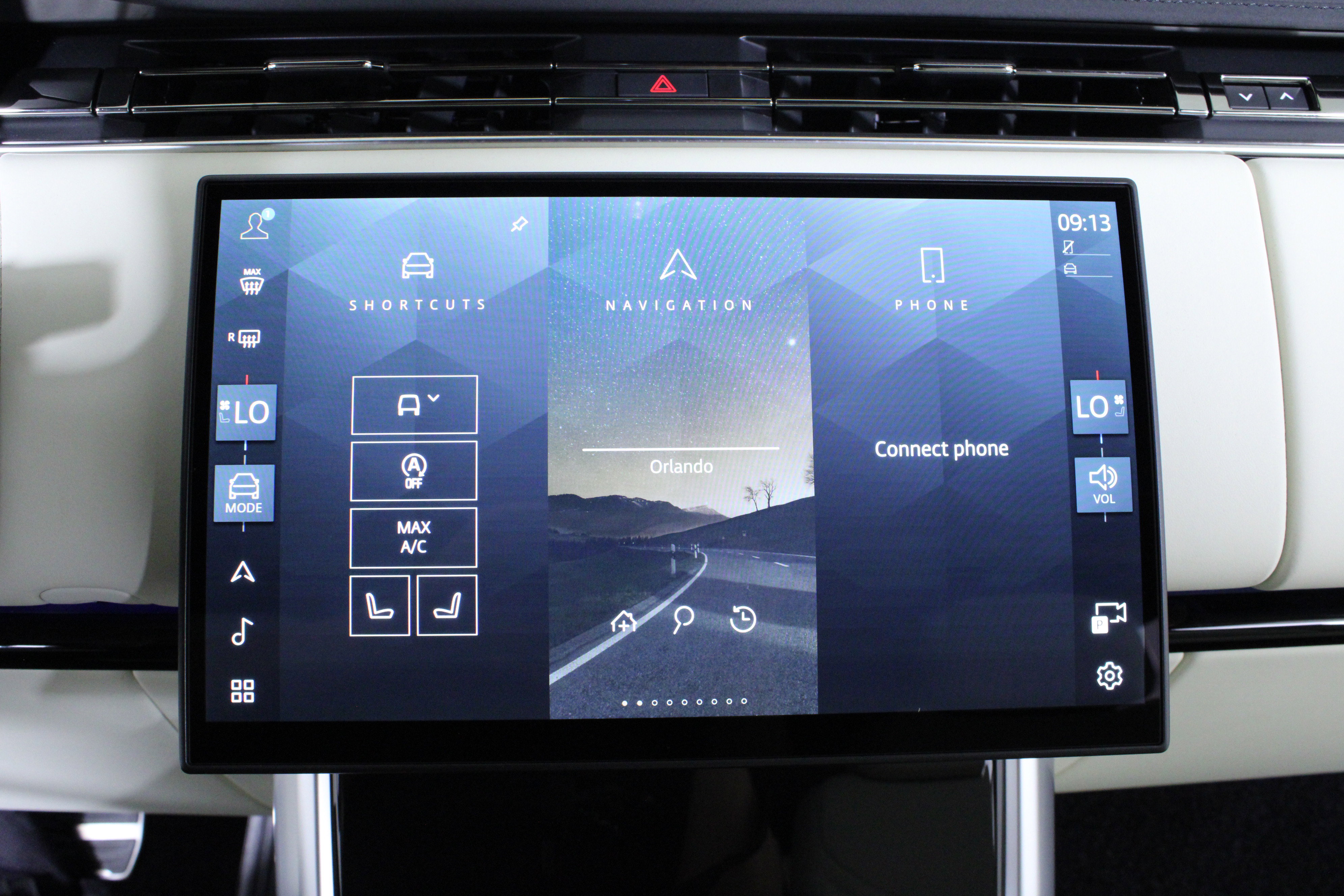 New 2026 Land Rover Range Rover SE image 20