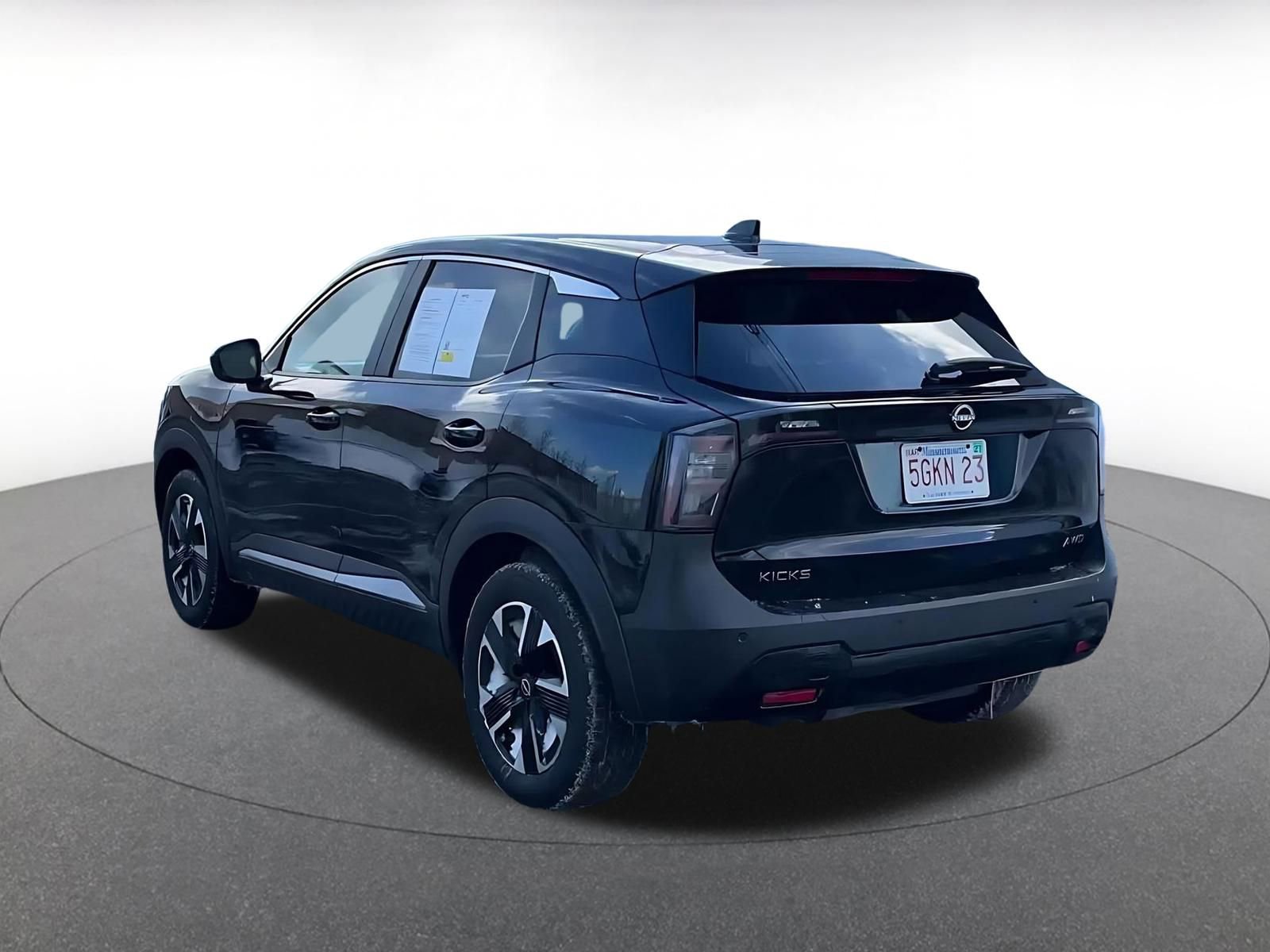 Used 2025 Nissan Kicks SV image 11