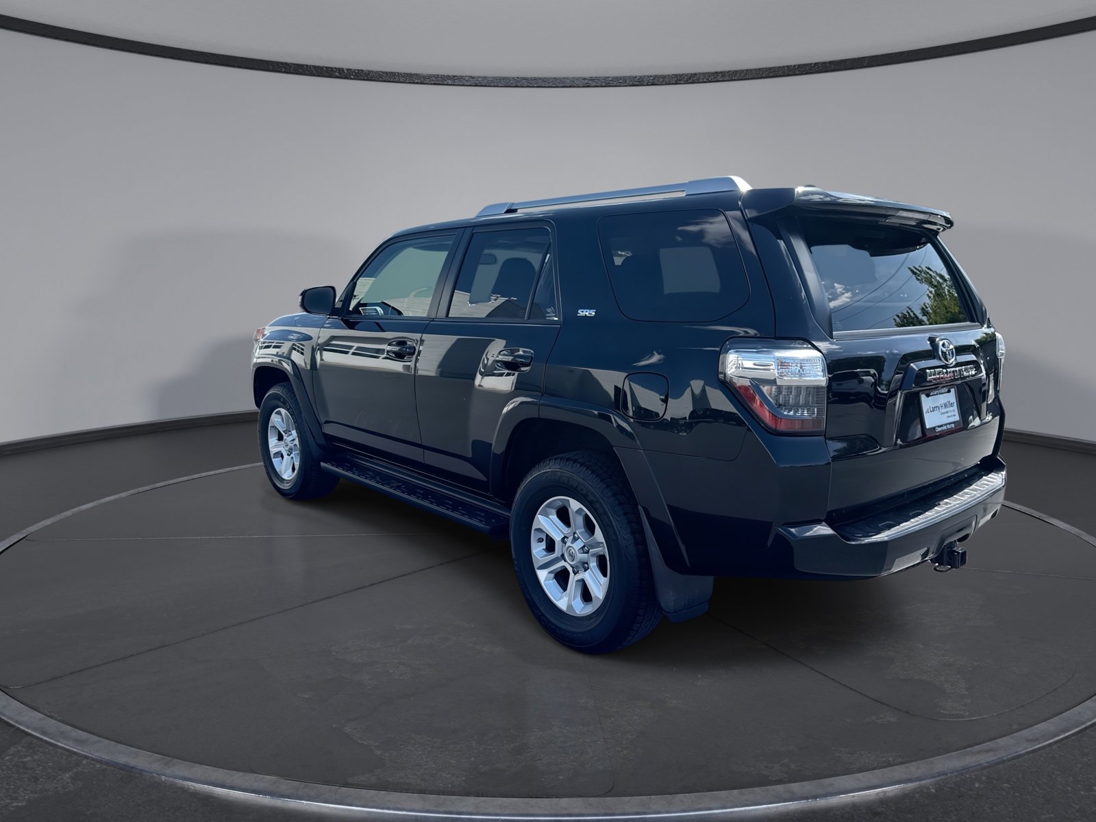 Used 2018 Toyota 4Runner SR5 AWD/4WD image 11