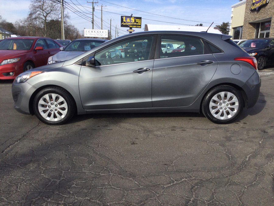 Used 2017 Hyundai Elantra GT image 9