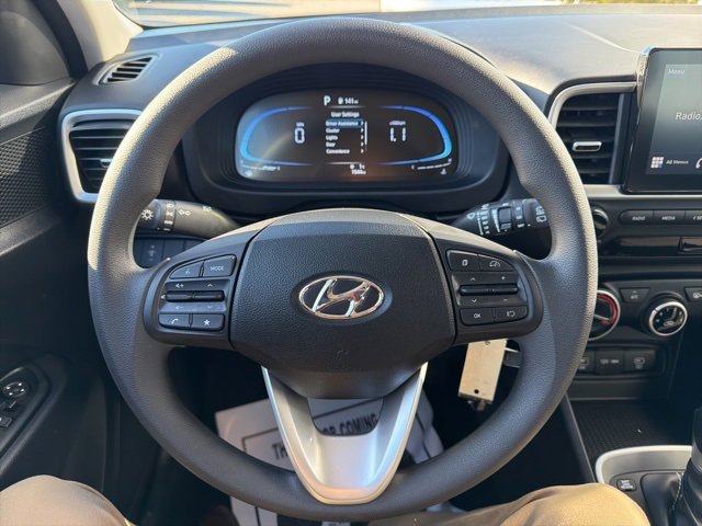 Certified 2025 Hyundai Venue SE image 19
