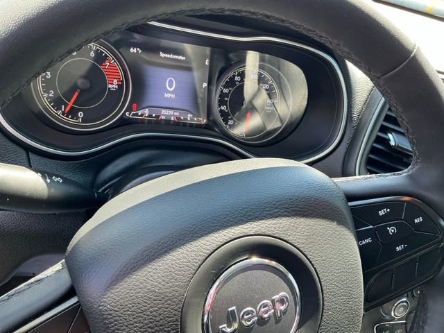 Used 2022 Jeep Cherokee Trailhawk w/ Premium Leather Package AWD/4WD image 24