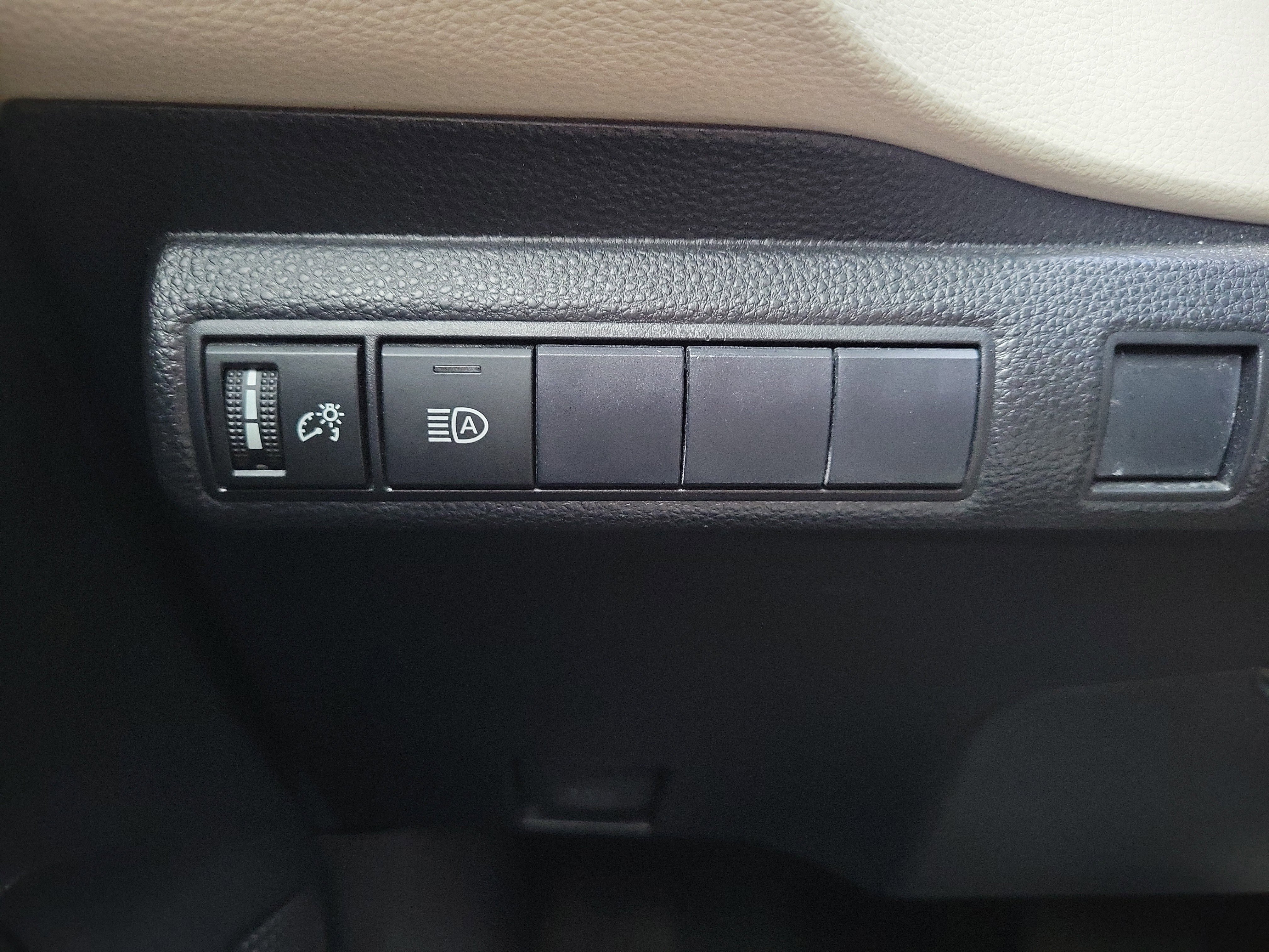 Used 2021 Toyota Corolla LE image 18