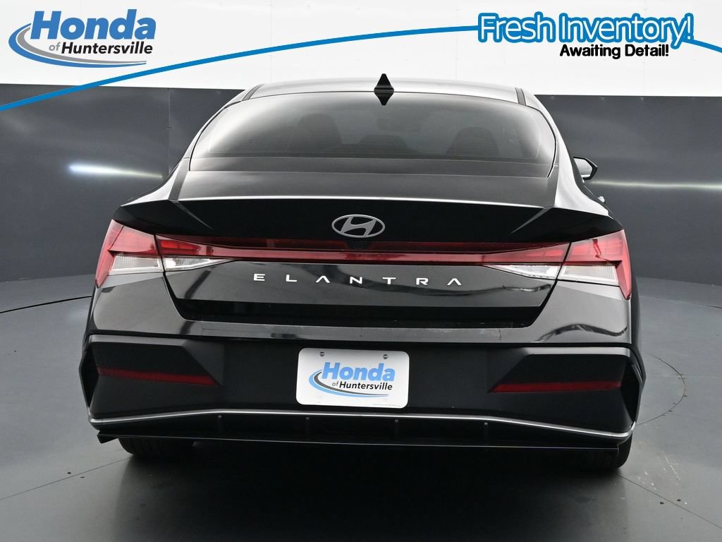 Used 2024 Hyundai Elantra SEL w/ Convenience Package FWD image 8