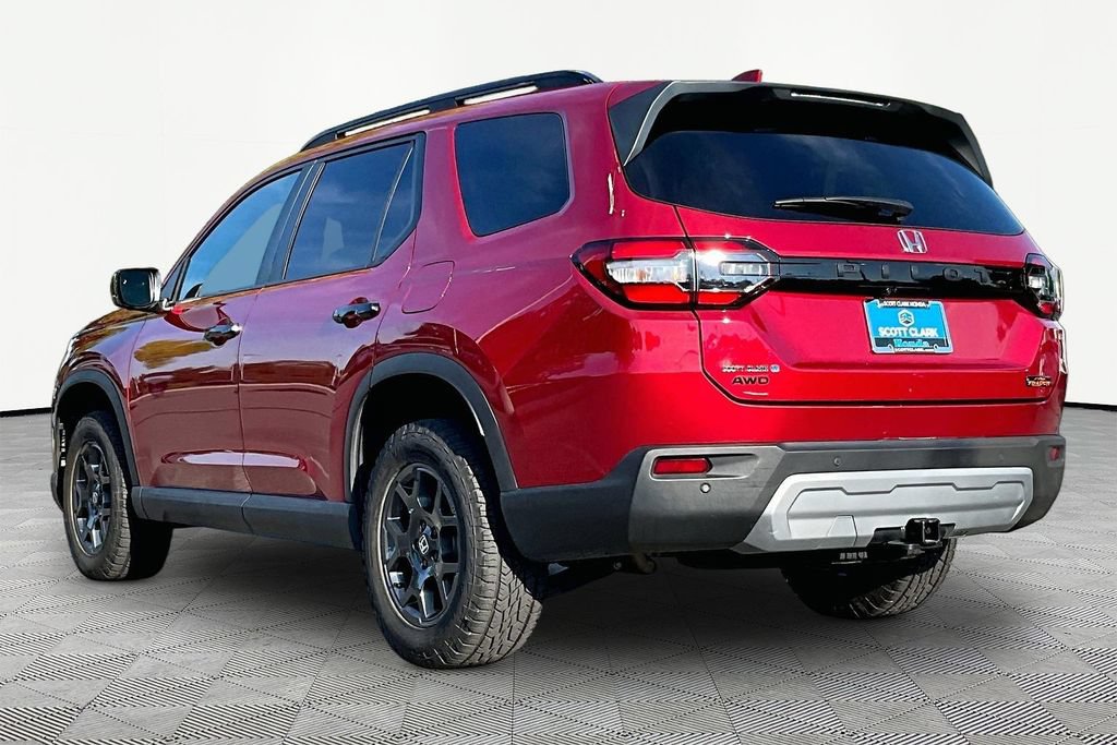 Used 2025 Honda Pilot TrailSport image 5