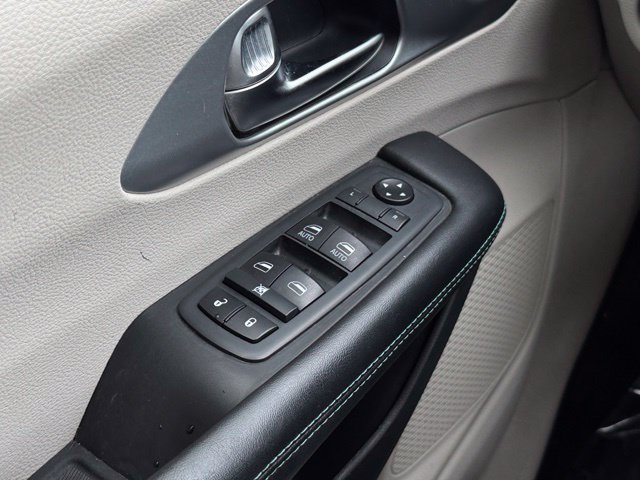 Used 2019 Chrysler Pacifica Touring Plus FWD image 34