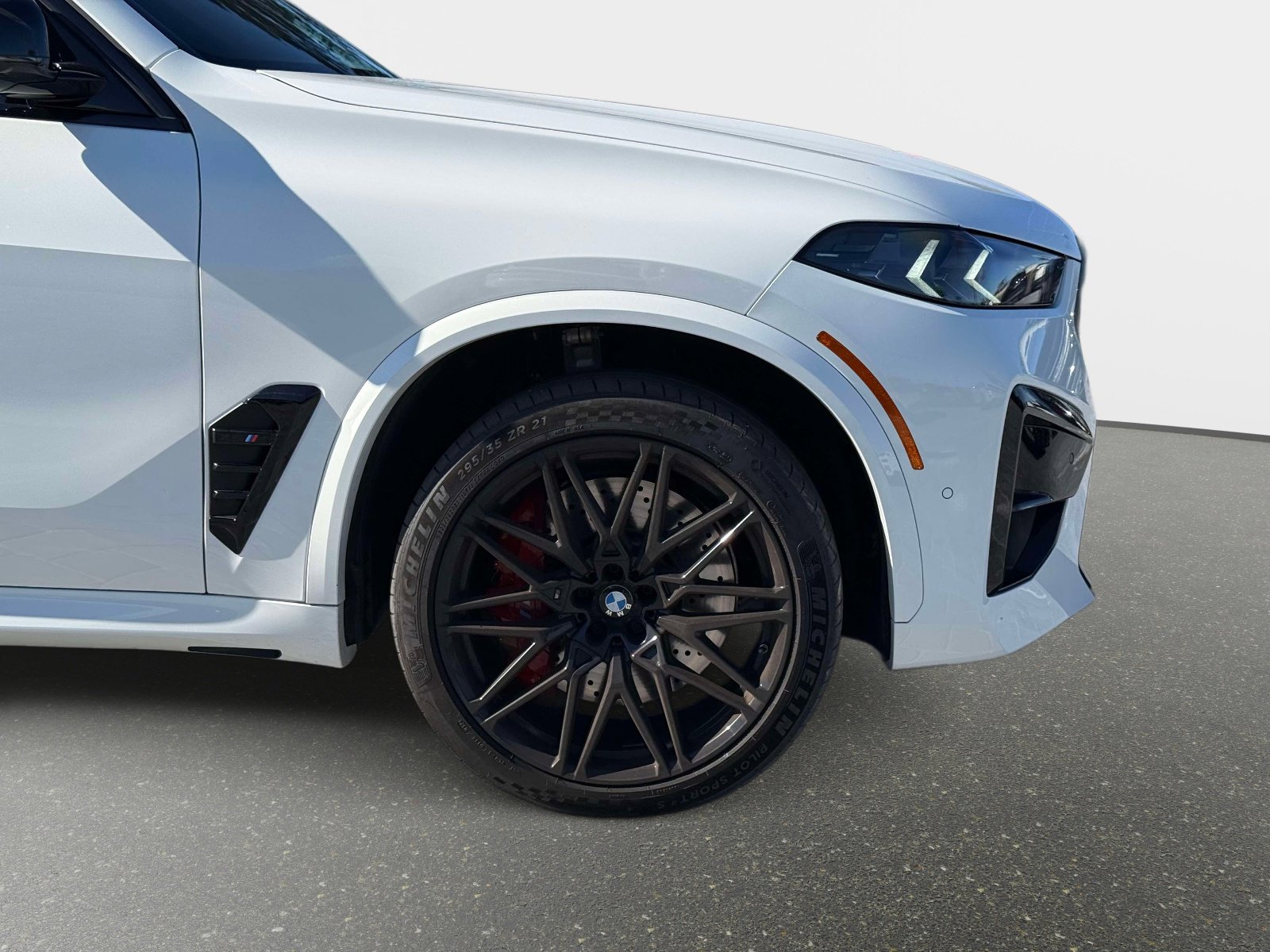 Used 2025 BMW X5 M Competition w/ Executive Package image 21