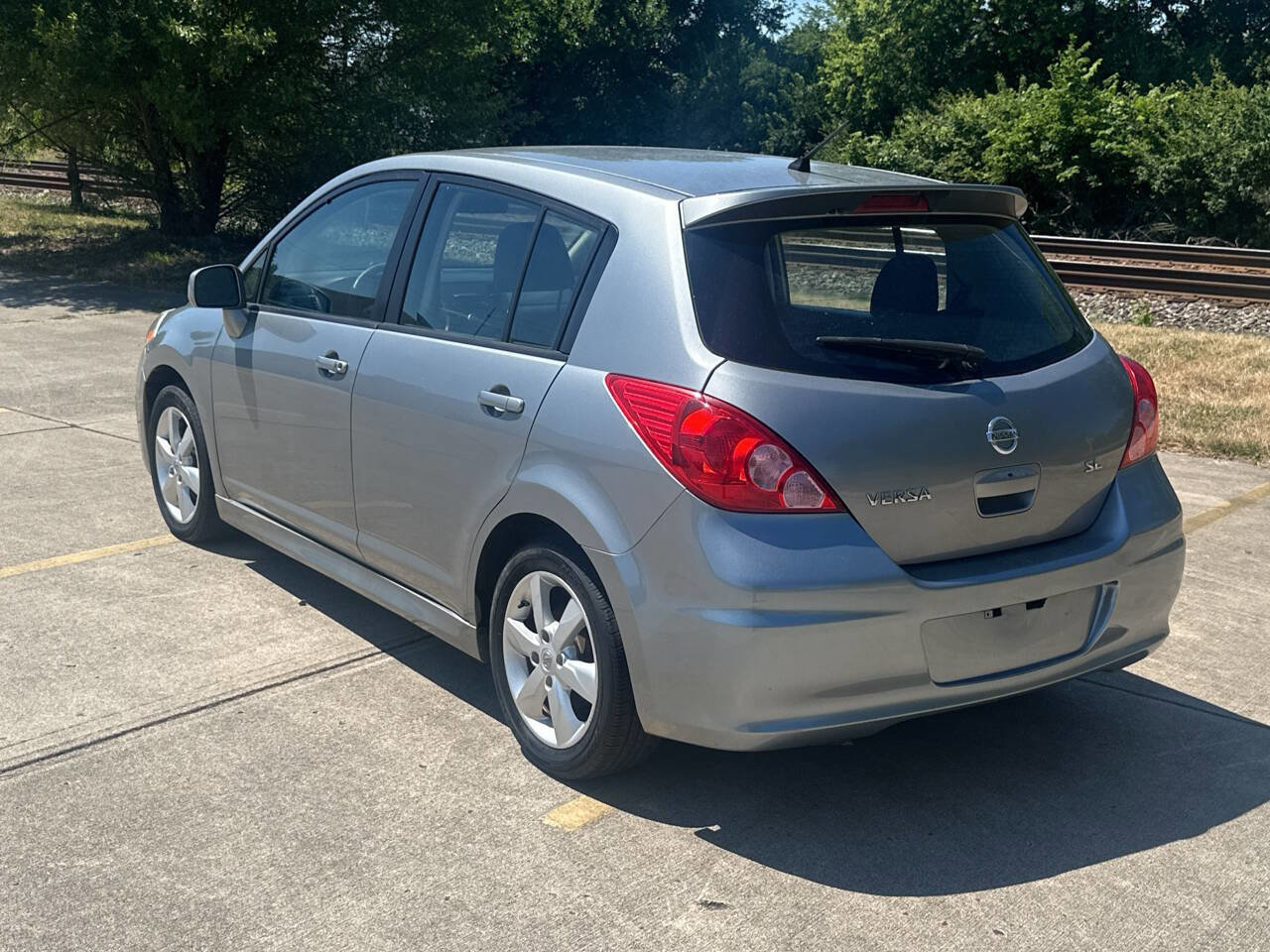 Used 2011 Nissan Versa 1.8 S w/ Premium Pkg image 2