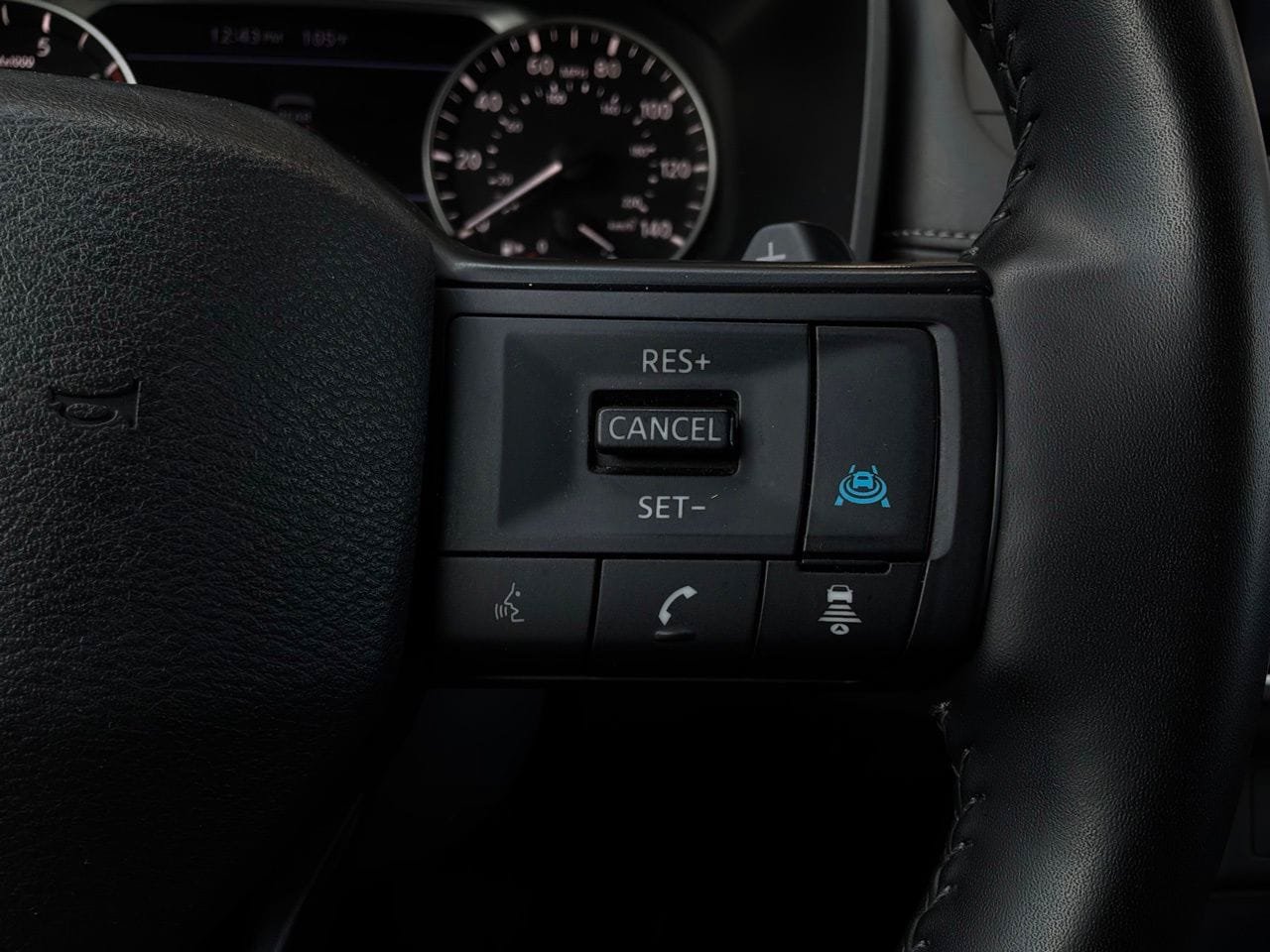 Used 2025 Nissan Rogue SV AWD/4WD image 38