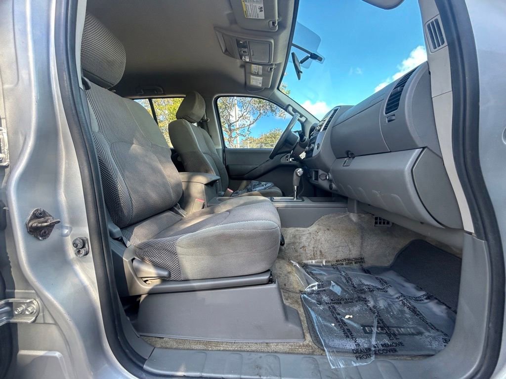 Used 2014 Nissan Frontier SV image 21