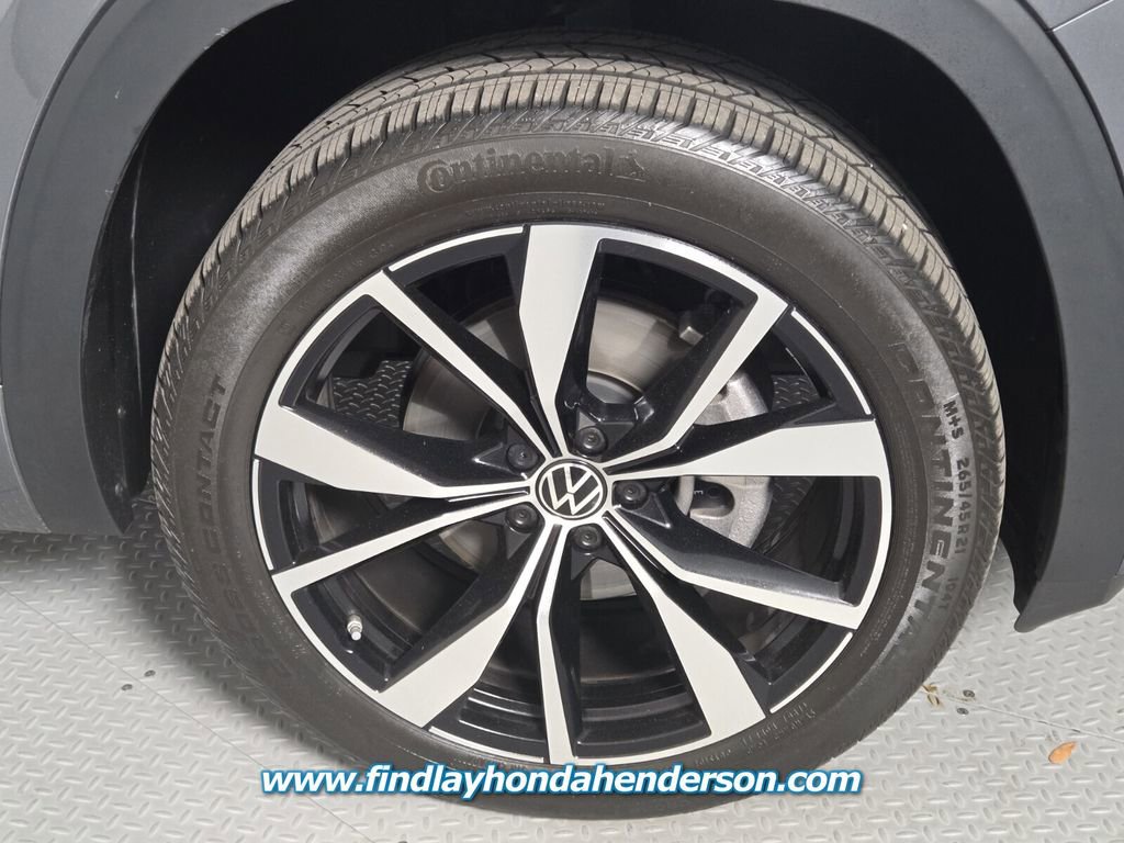 Used 2025 Volkswagen Atlas Cross Sport SEL Premium R-Line AWD/4WD image 12