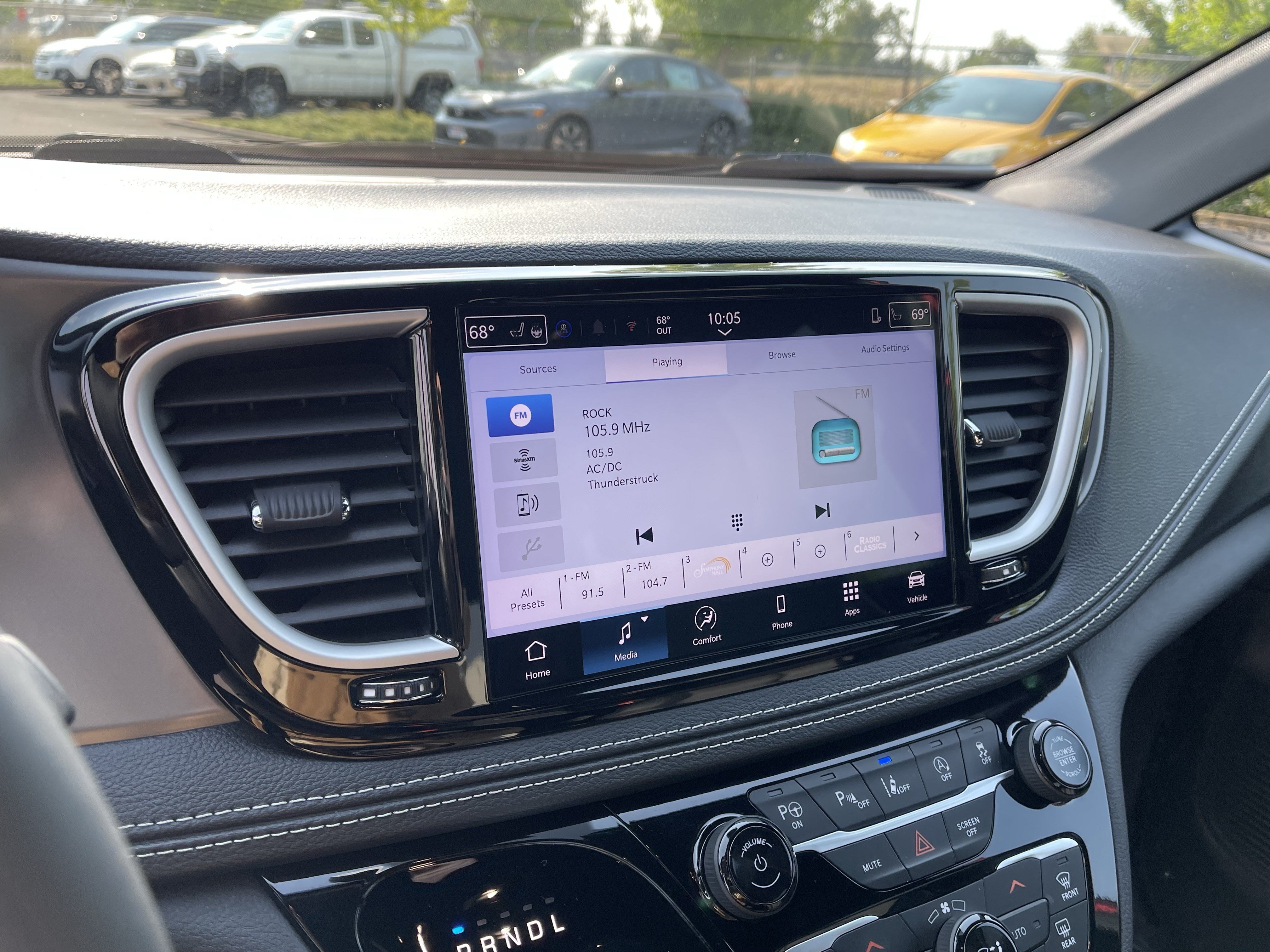Used 2025 Chrysler Pacifica Select AWD/4WD image 24