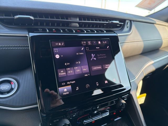 New 2025 Jeep Grand Cherokee Altitude image 15