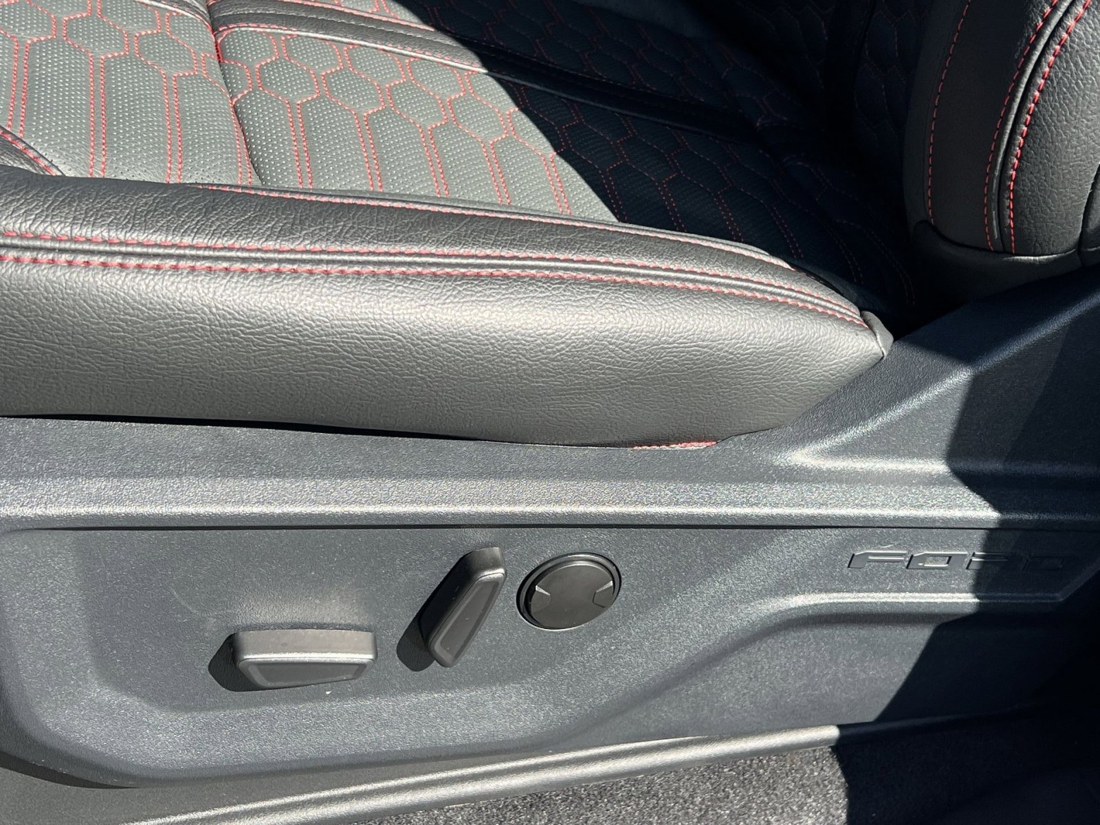 New 2025 Ford F150 Lariat w/ Equipment Group 501A Mid image 14