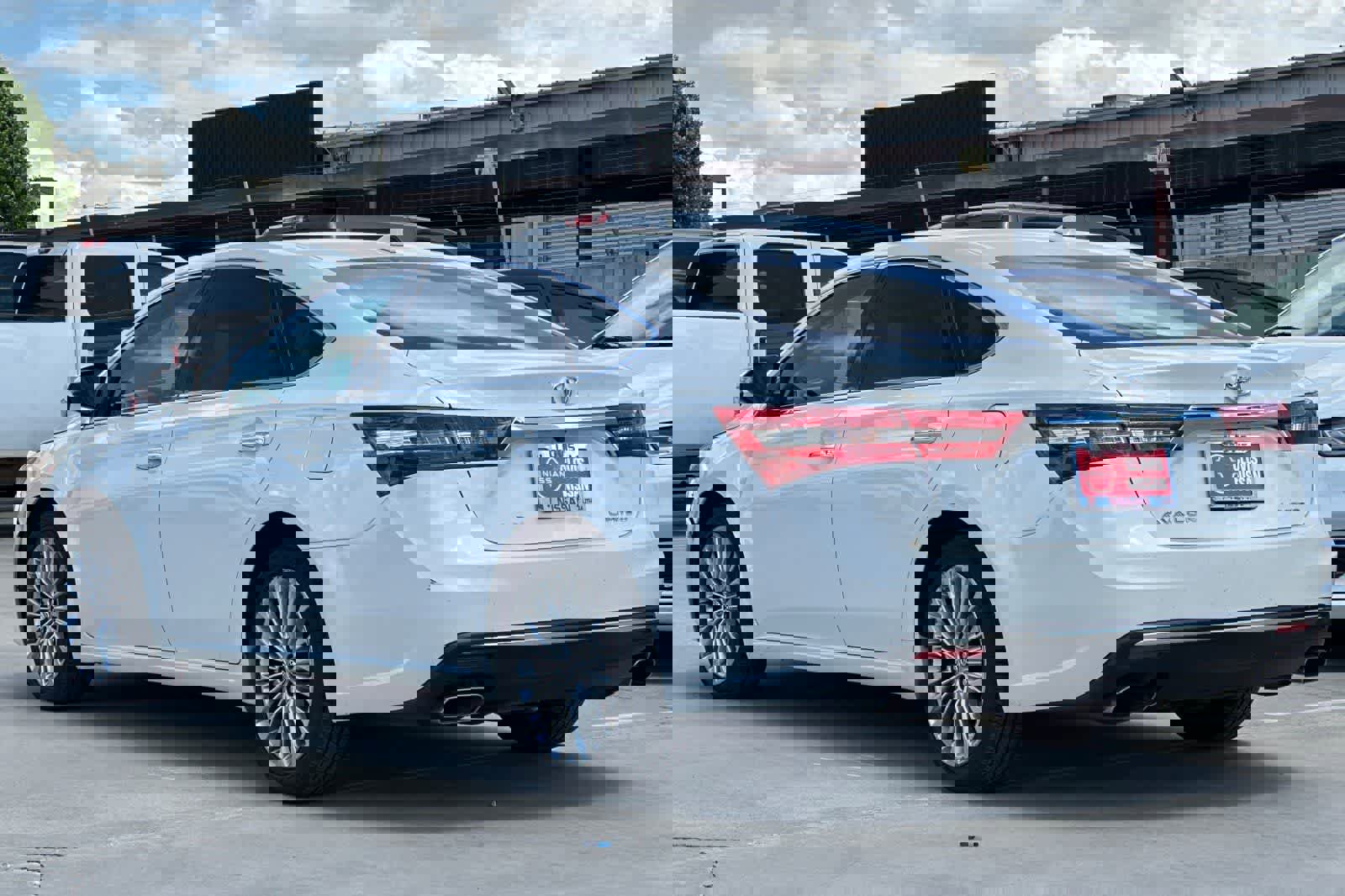 Used 2016 Toyota Avalon Limited w/ Toyota Safety Sense Package image 5