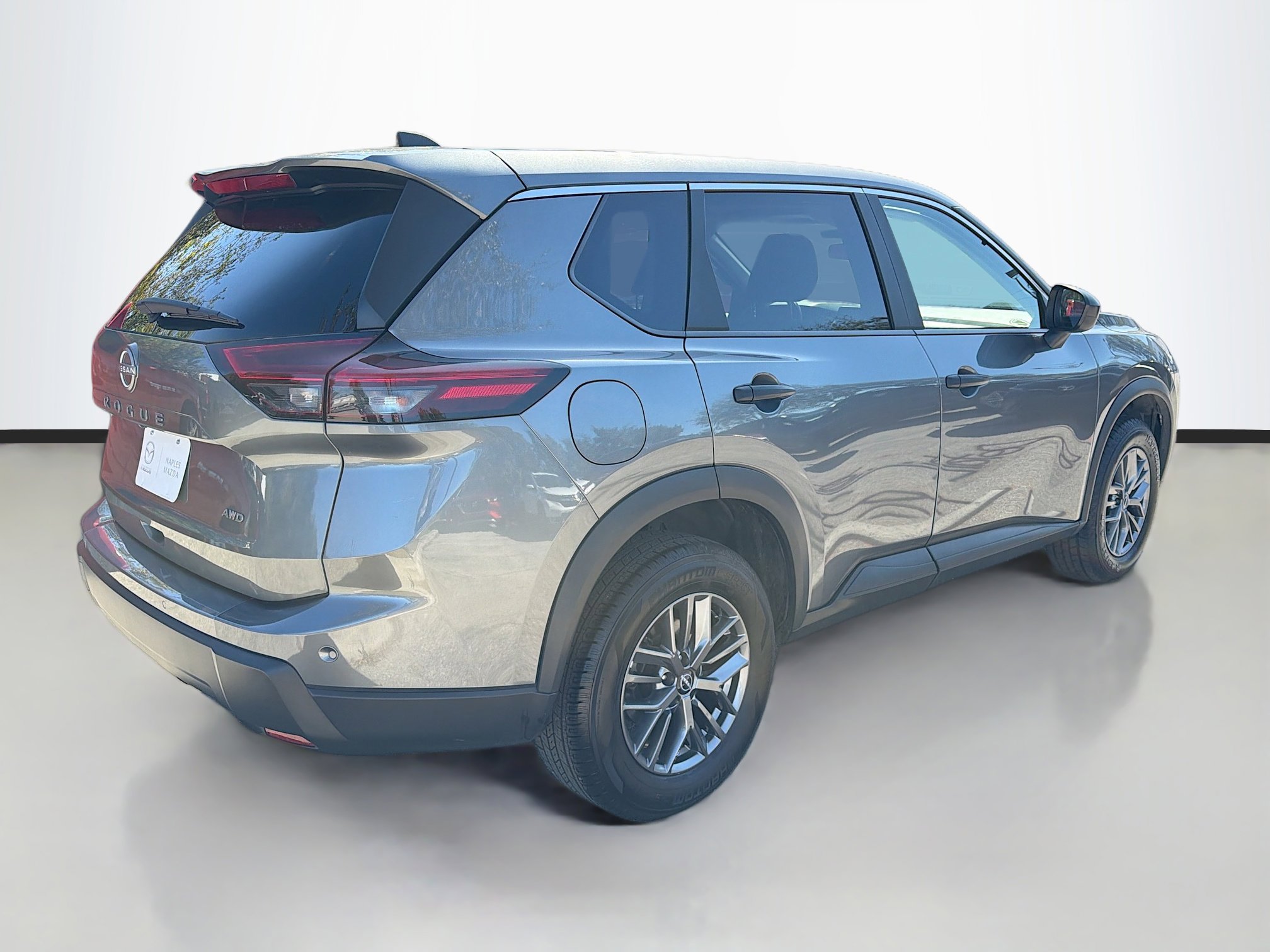 Used 2024 Nissan Rogue S image 3