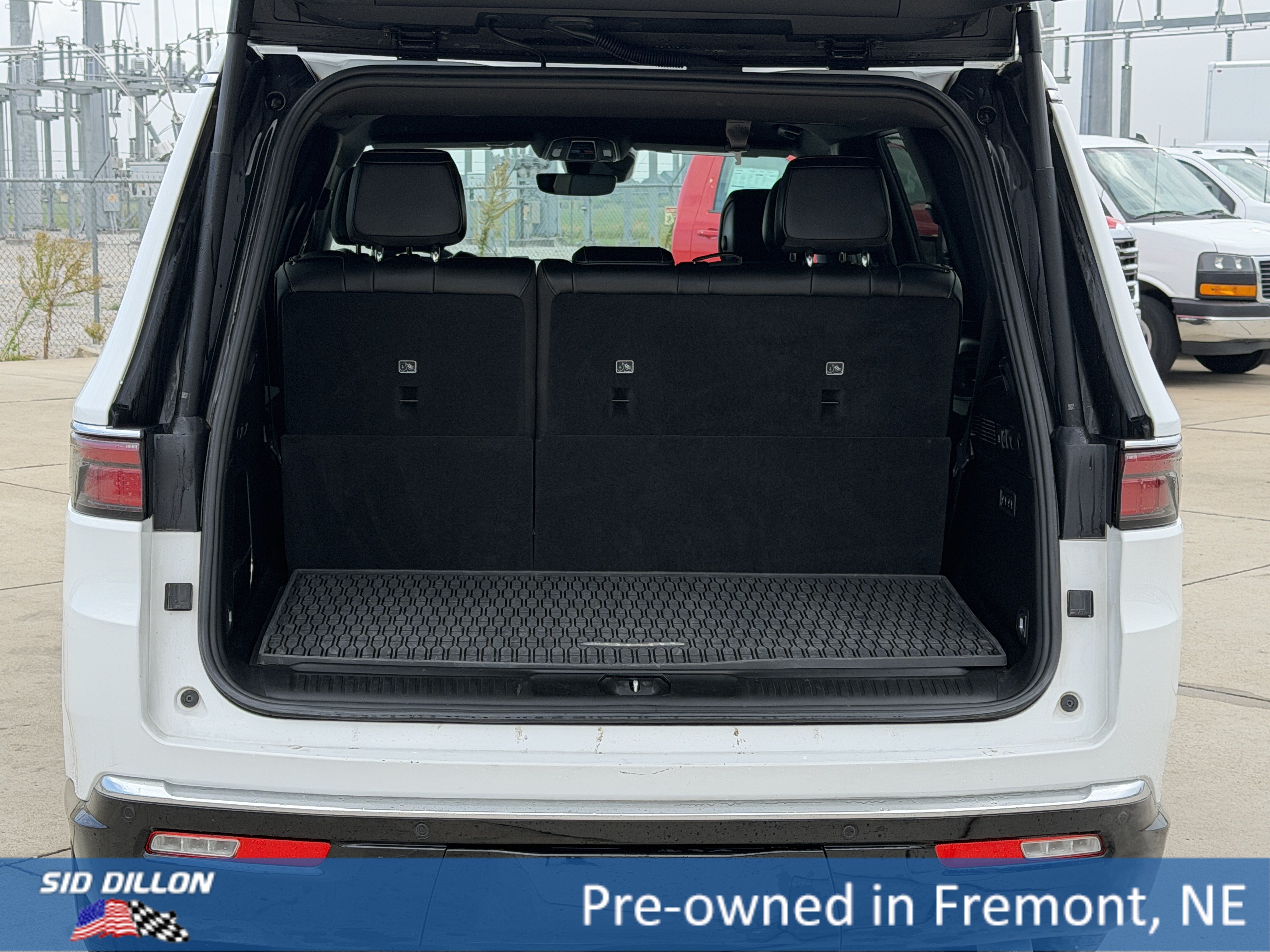 Used 2024 Jeep Wagoneer Series III AWD/4WD image 5