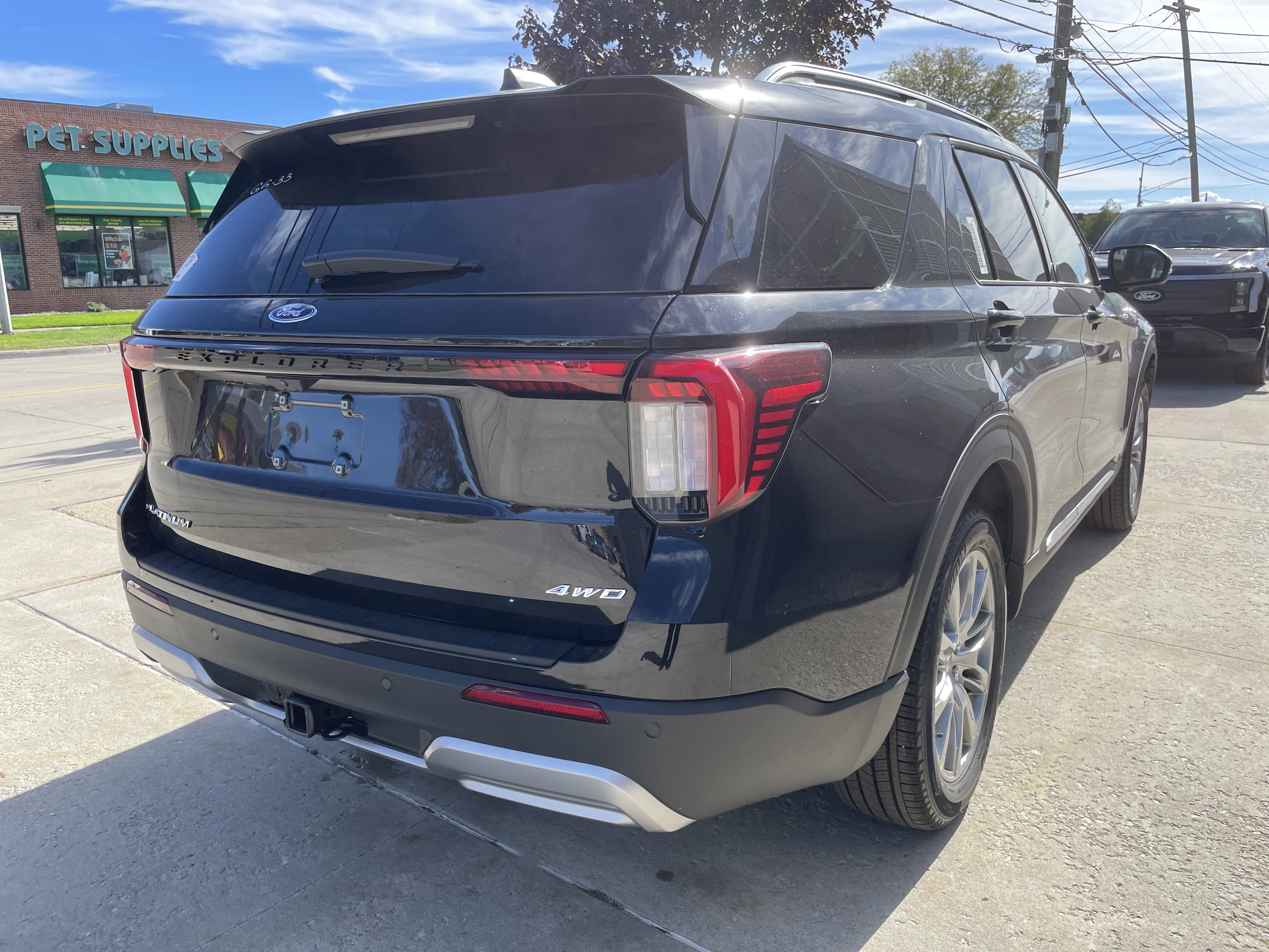 New 2026 Ford Explorer Platinum image 4