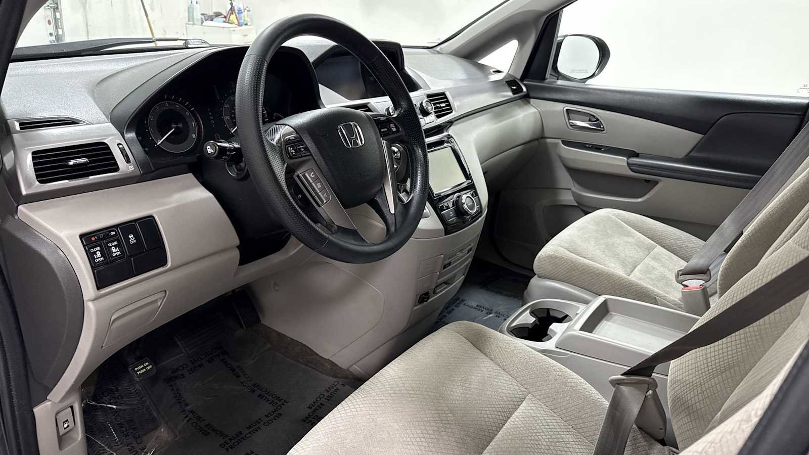 Used 2017 Honda Odyssey SE image 12