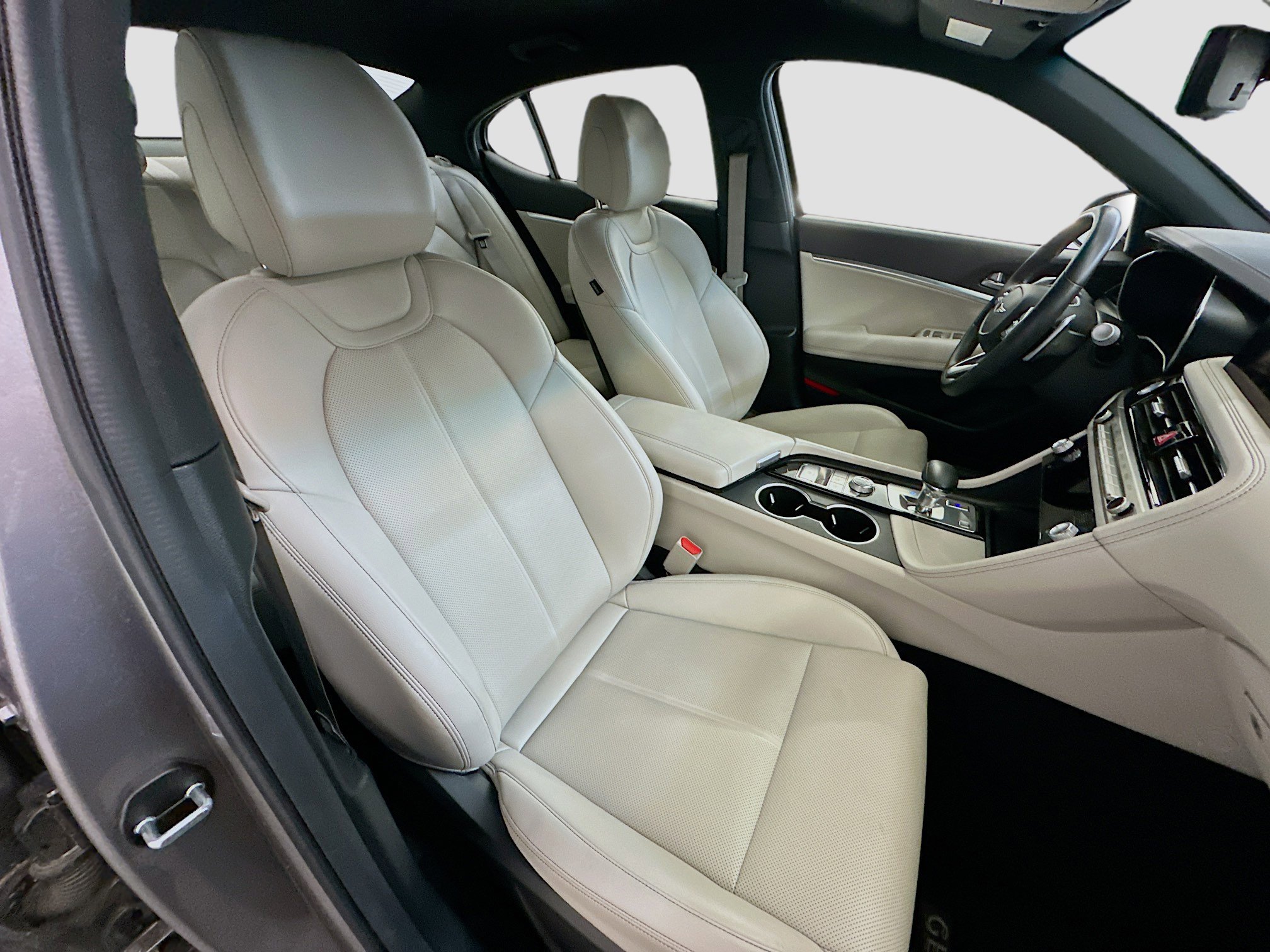 Used 2025 Genesis G70 2.5T image 32